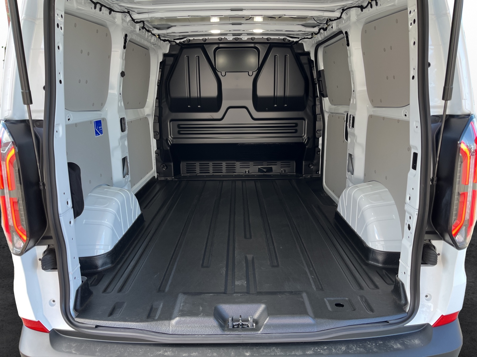 FORD E-Transit Custom Van 320 L1 74 kWh Trend Elektro-image-3