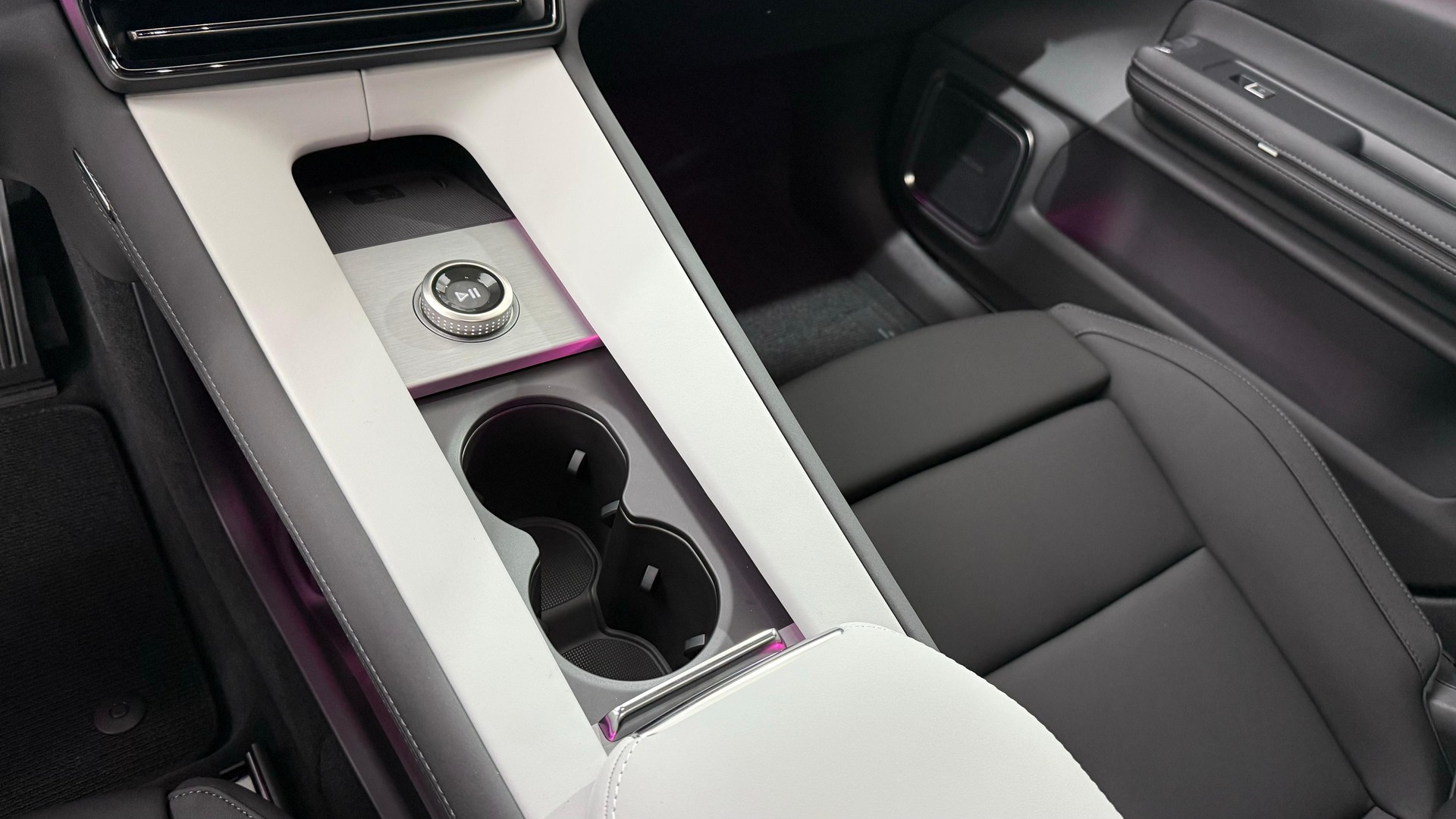 POLESTAR 4 Long Range Dual Motor-image-10