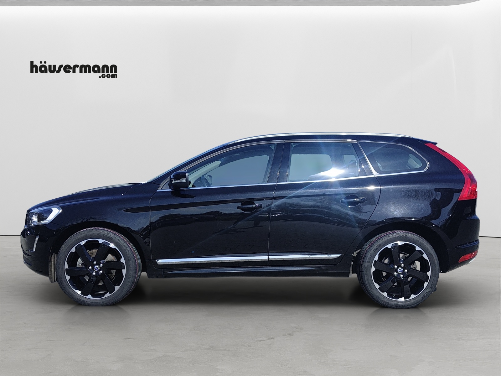 VOLVO XC60 2.4 D5 Summum AWD S/S-image-2