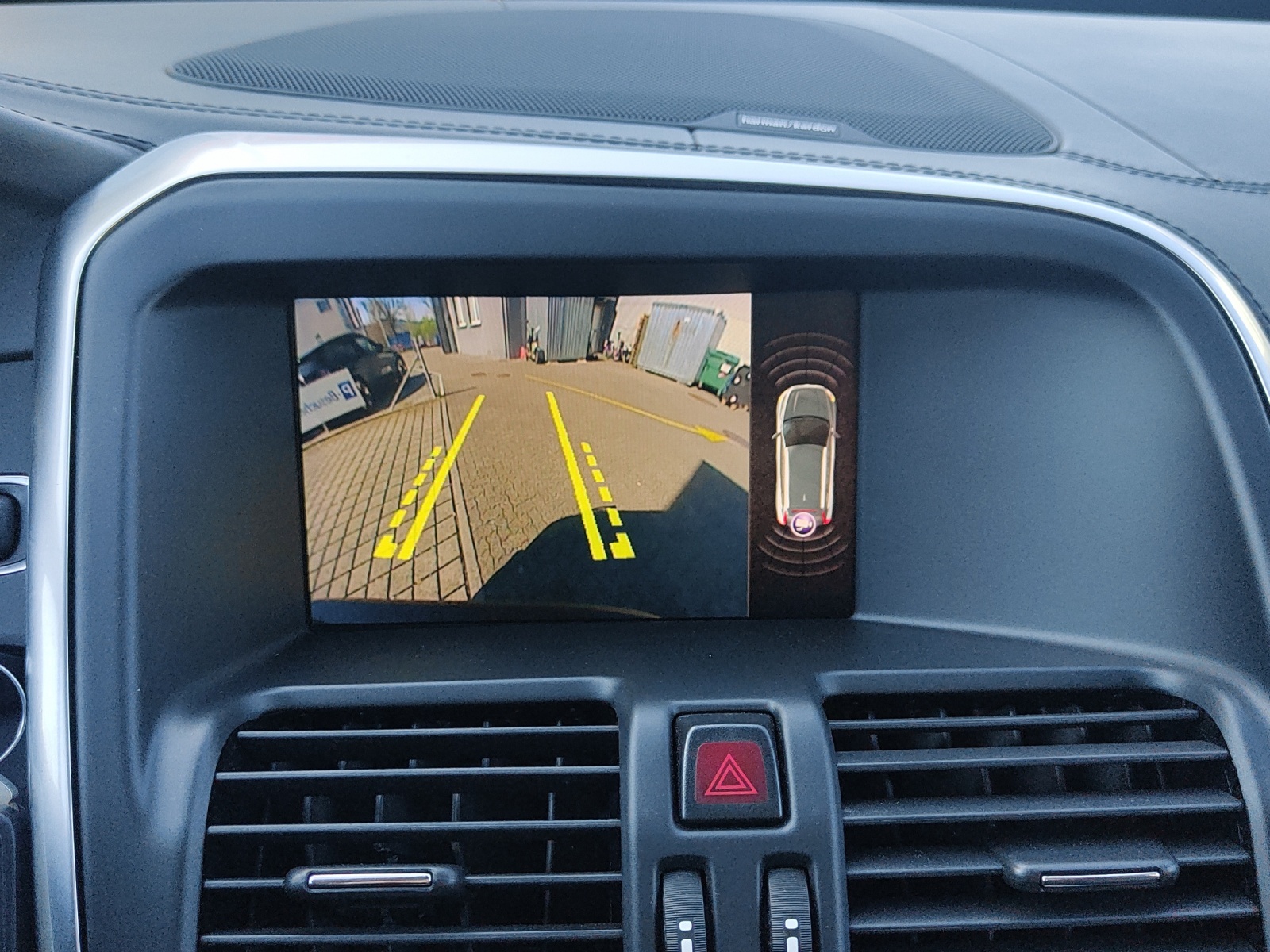 VOLVO XC60 2.4 D5 Summum AWD S/S-image-12