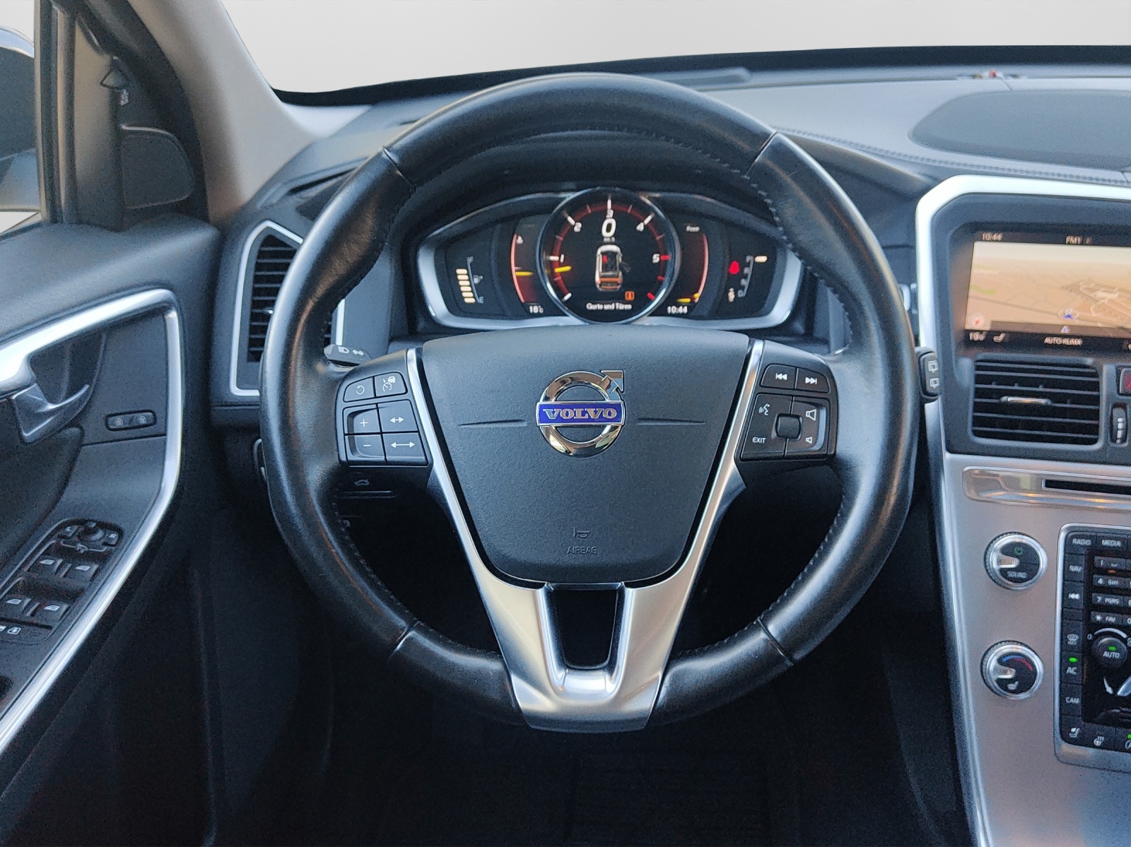 VOLVO XC60 2.4 D5 Summum AWD S/S-image-9