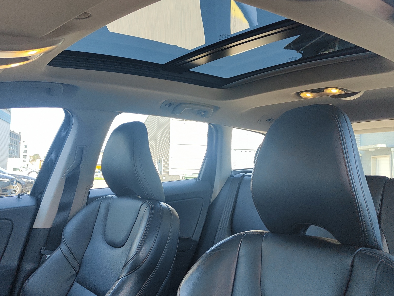 VOLVO XC60 2.4 D5 Summum AWD S/S-image-13