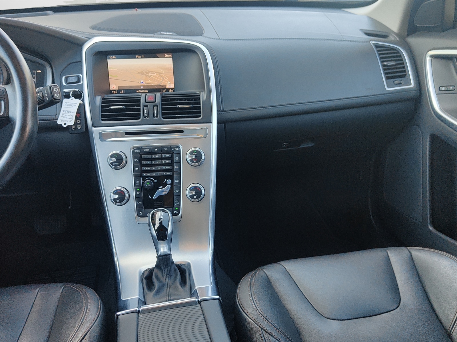 VOLVO XC60 2.4 D5 Summum AWD S/S-image-10