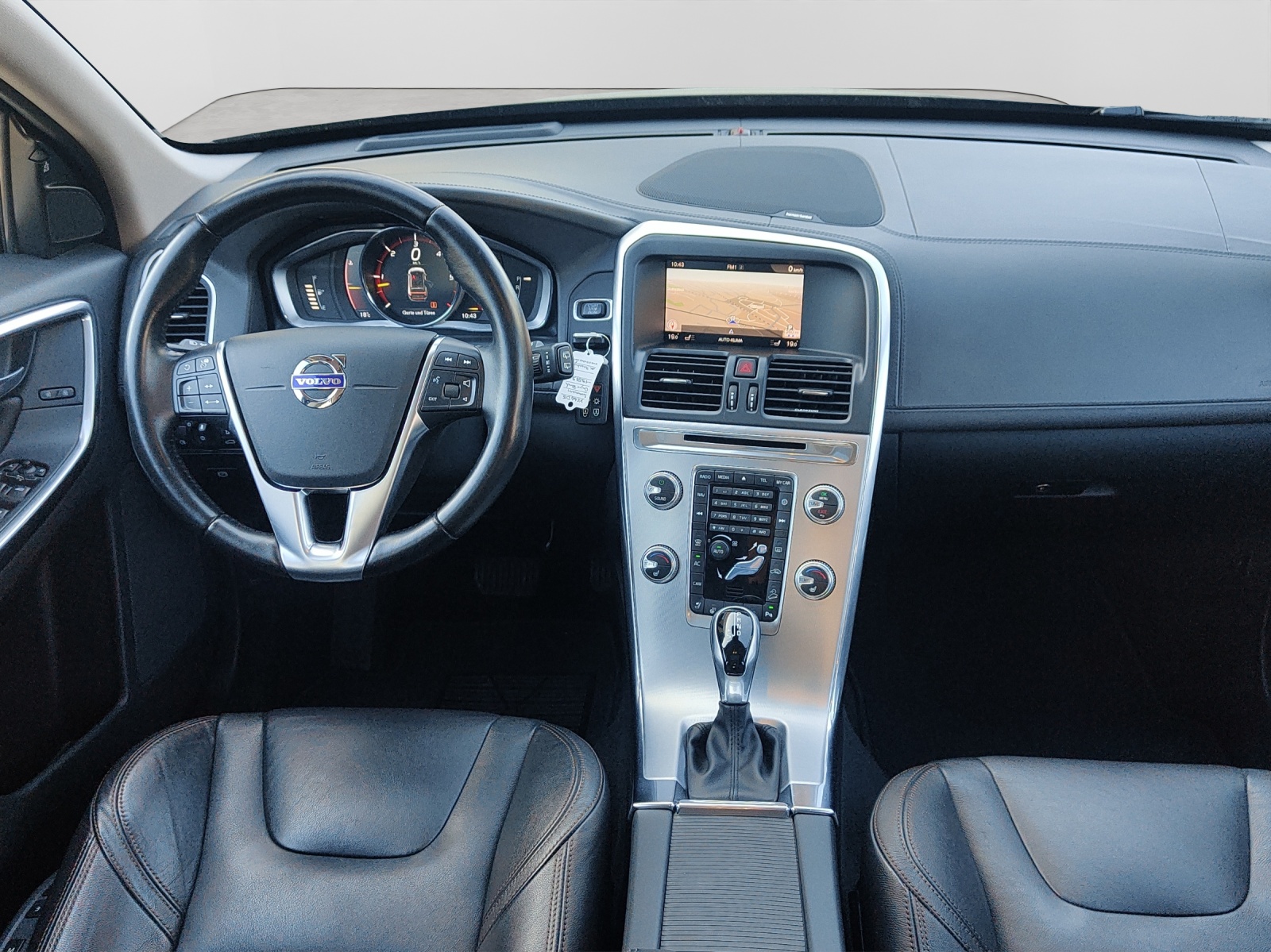 VOLVO XC60 2.4 D5 Summum AWD S/S-image-8