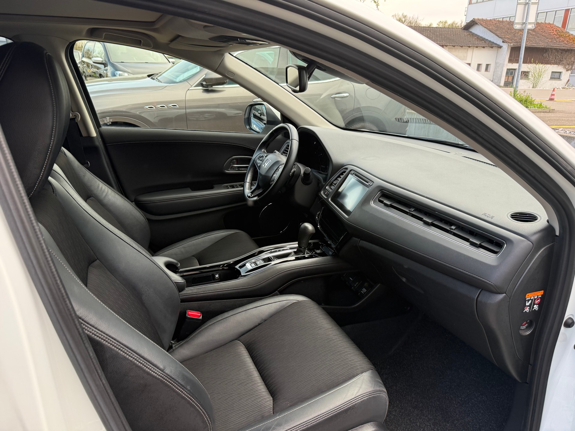 HONDA HR-V 1.5i-VTEC Executive CVT-image-6