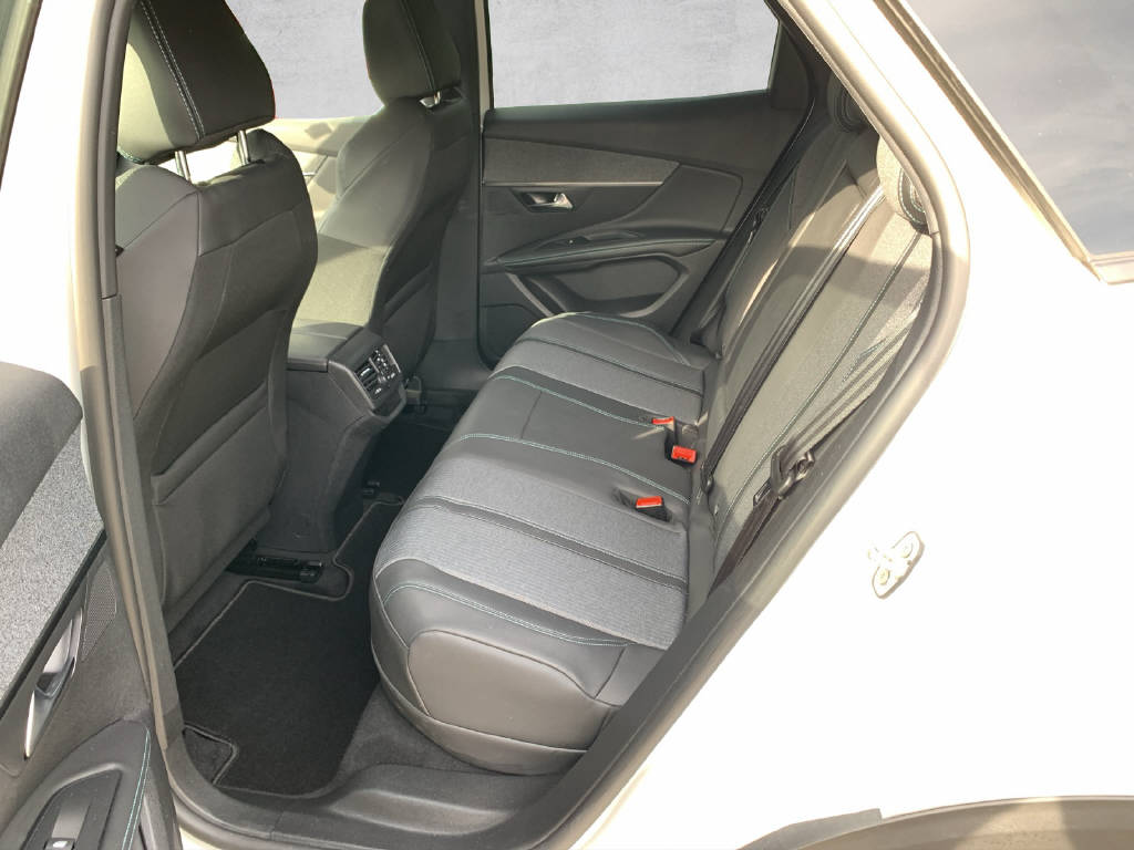 PEUGEOT 3008 1.6 Plug-in Hybrid Allure Pack-image-6