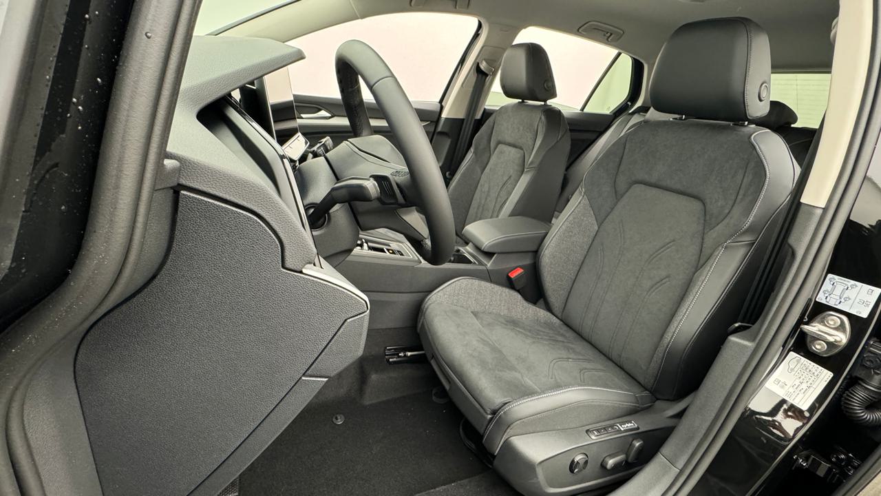 VW Golf VIII 1.5 TSI PHEV Limited-image-4