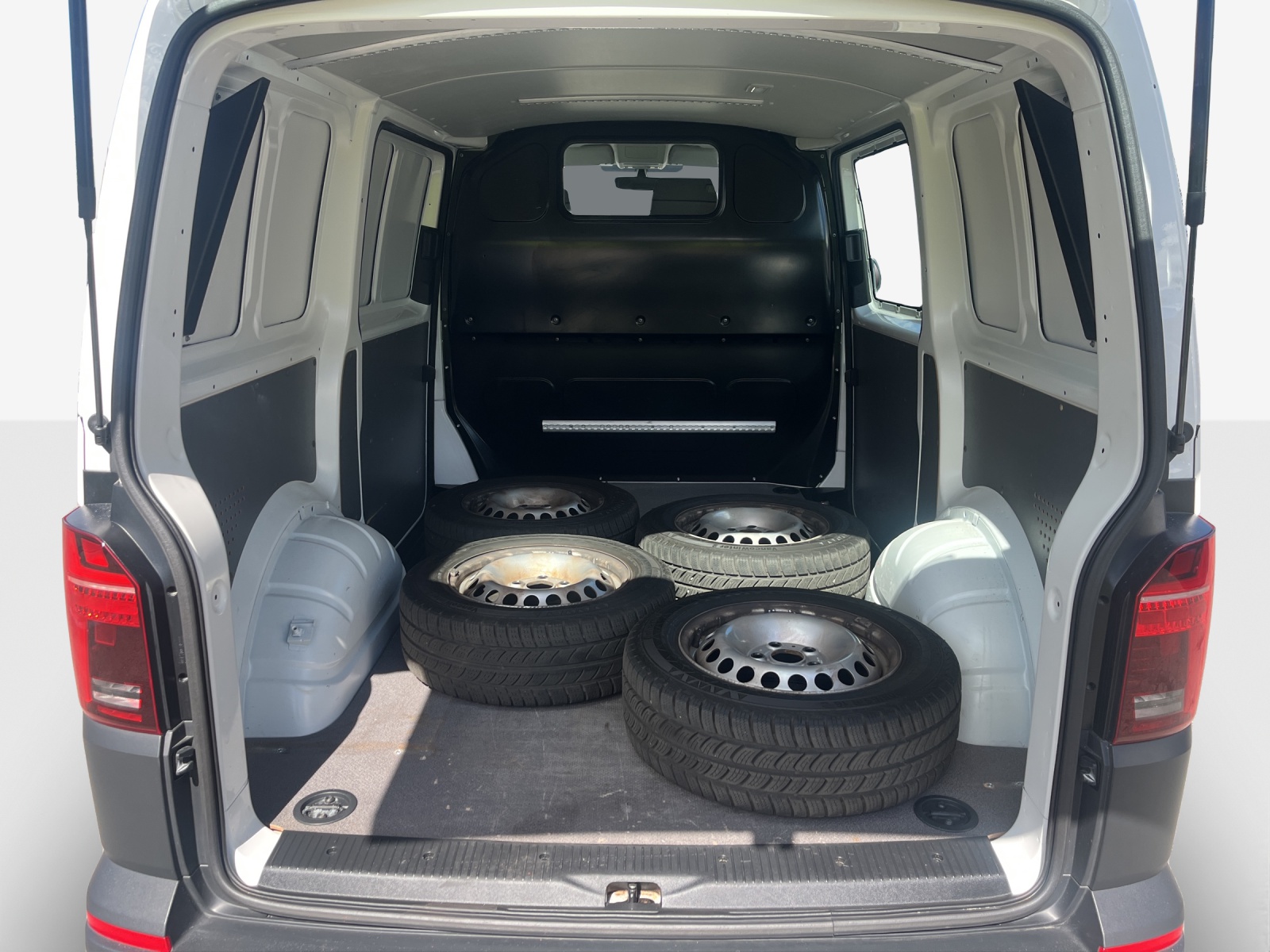 VW T6.1 2.0 TDI-image-12