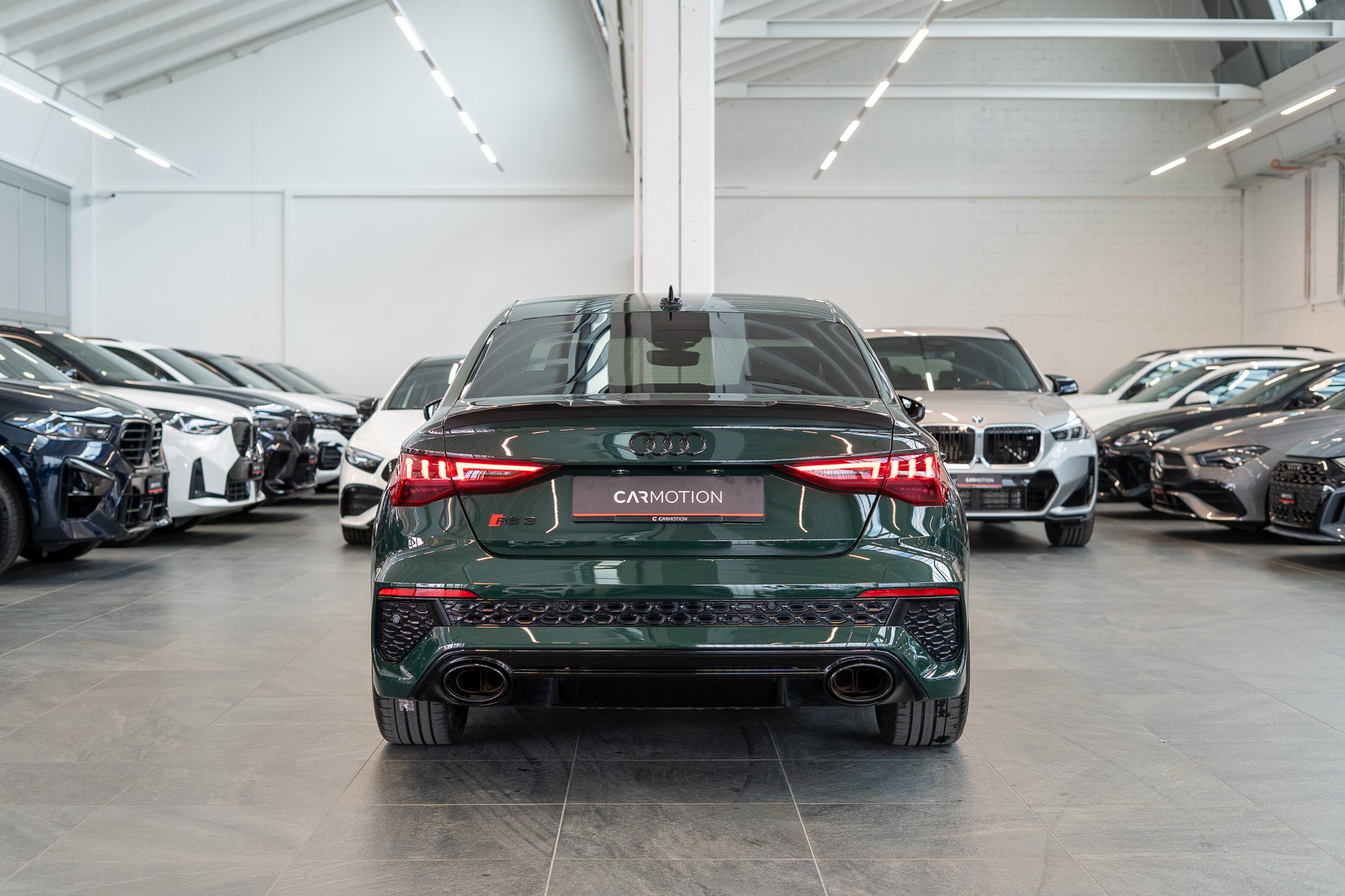 AUDI RS3 Limousine 2.5 TFSI quattro S-Tronic / Sportauspuff / Audi Individual / Sportsitze-image-4