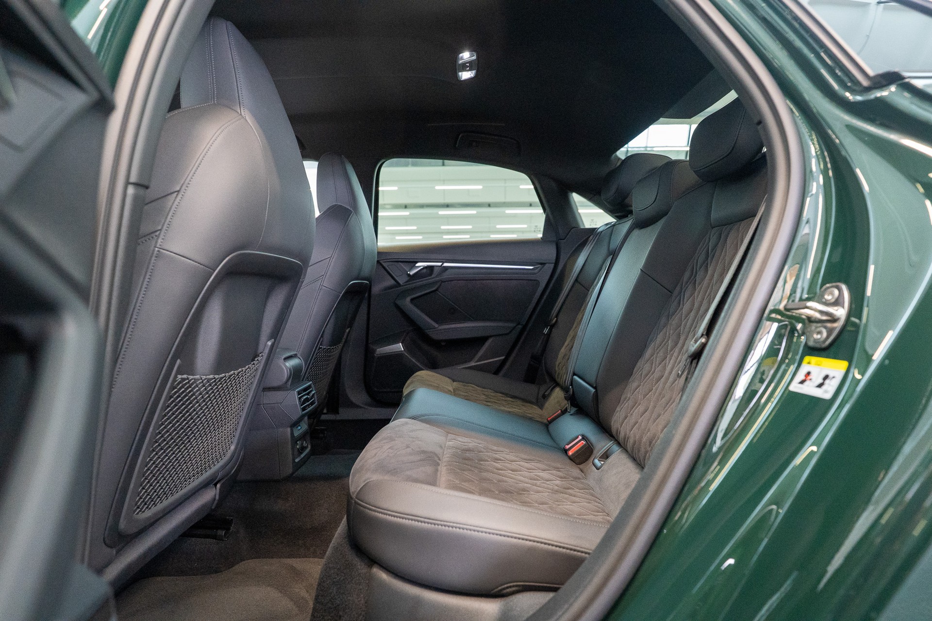 AUDI RS3 Limousine 2.5 TFSI quattro S-Tronic / Sportauspuff / Audi Individual / Sportsitze-image-10