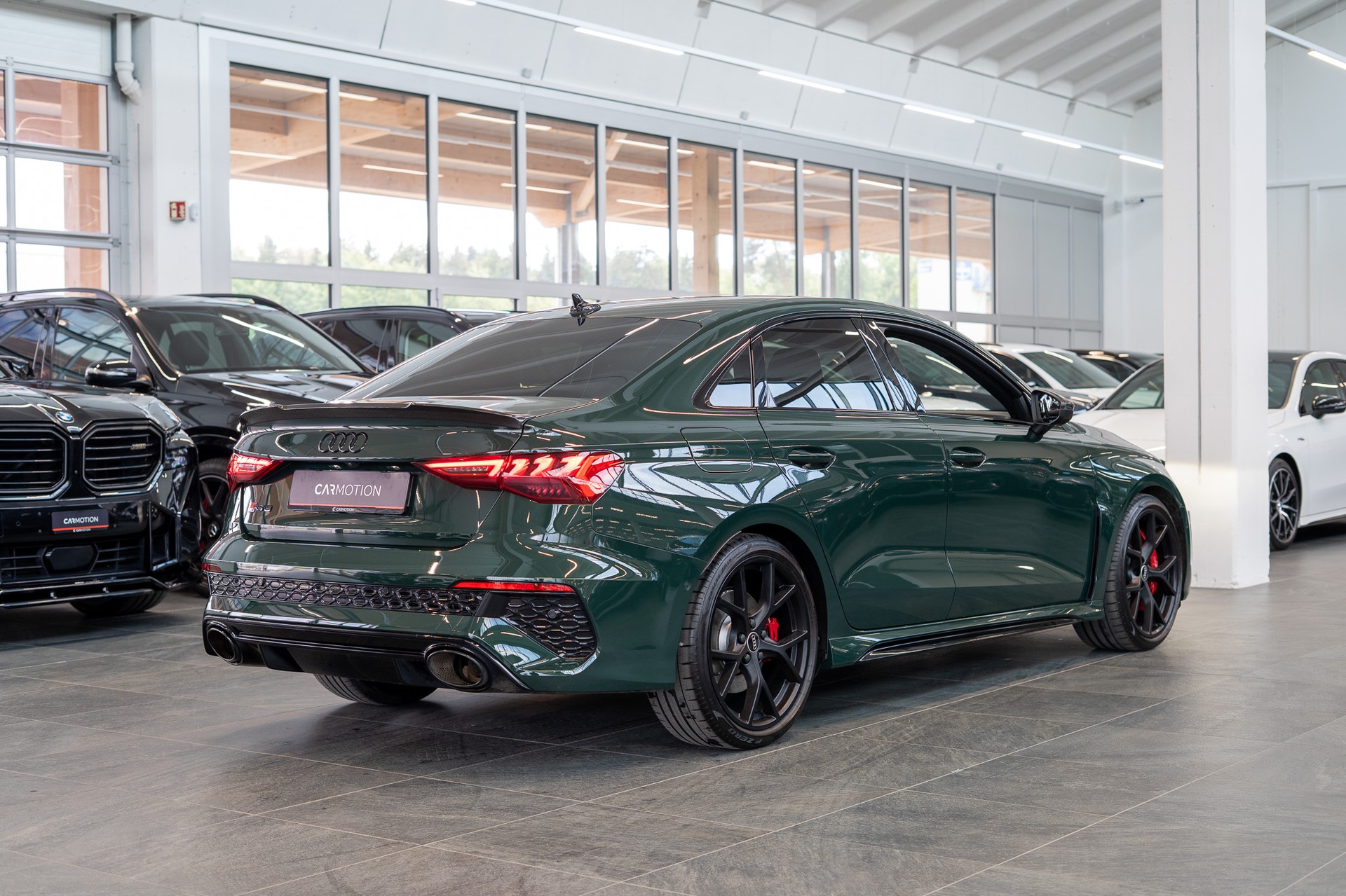 AUDI RS3 Limousine 2.5 TFSI quattro S-Tronic / Sportauspuff / Audi Individual / Sportsitze-image-6