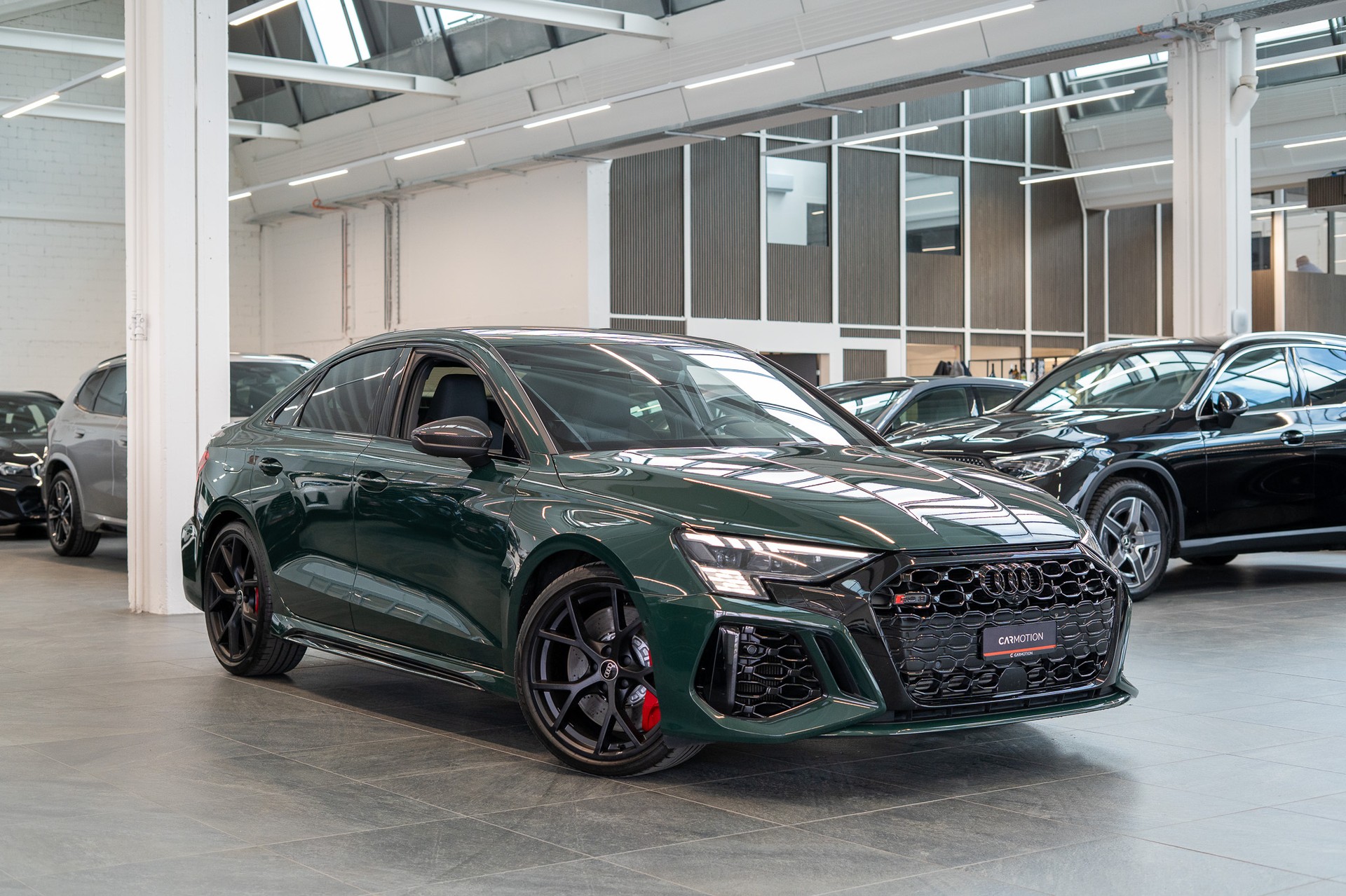 AUDI RS3 Limousine 2.5 TFSI quattro S-Tronic / Sportauspuff / Audi Individual / Sportsitze-image-2
