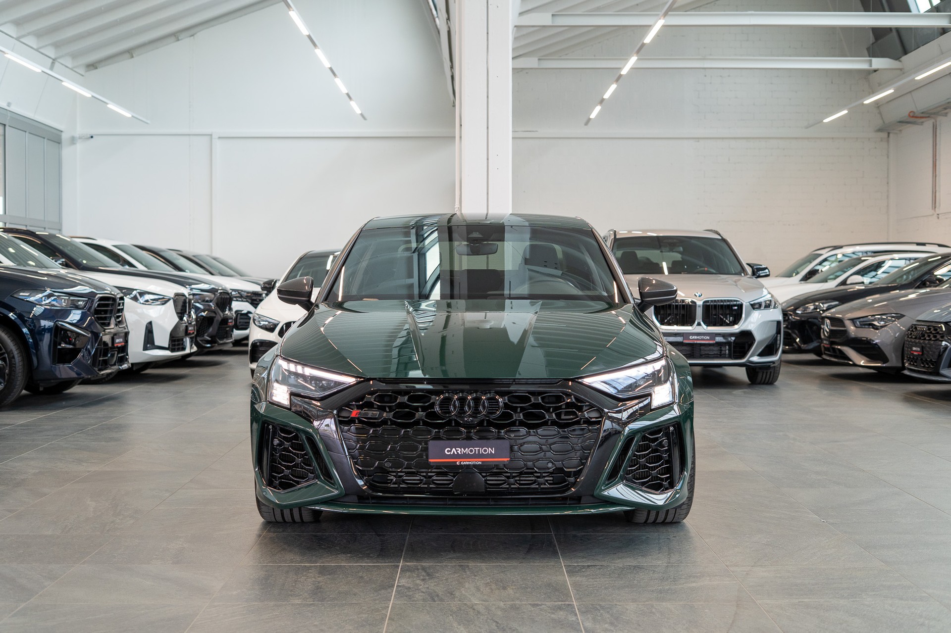 AUDI RS3 Limousine 2.5 TFSI quattro S-Tronic / Sportauspuff / Audi Individual / Sportsitze-image-1