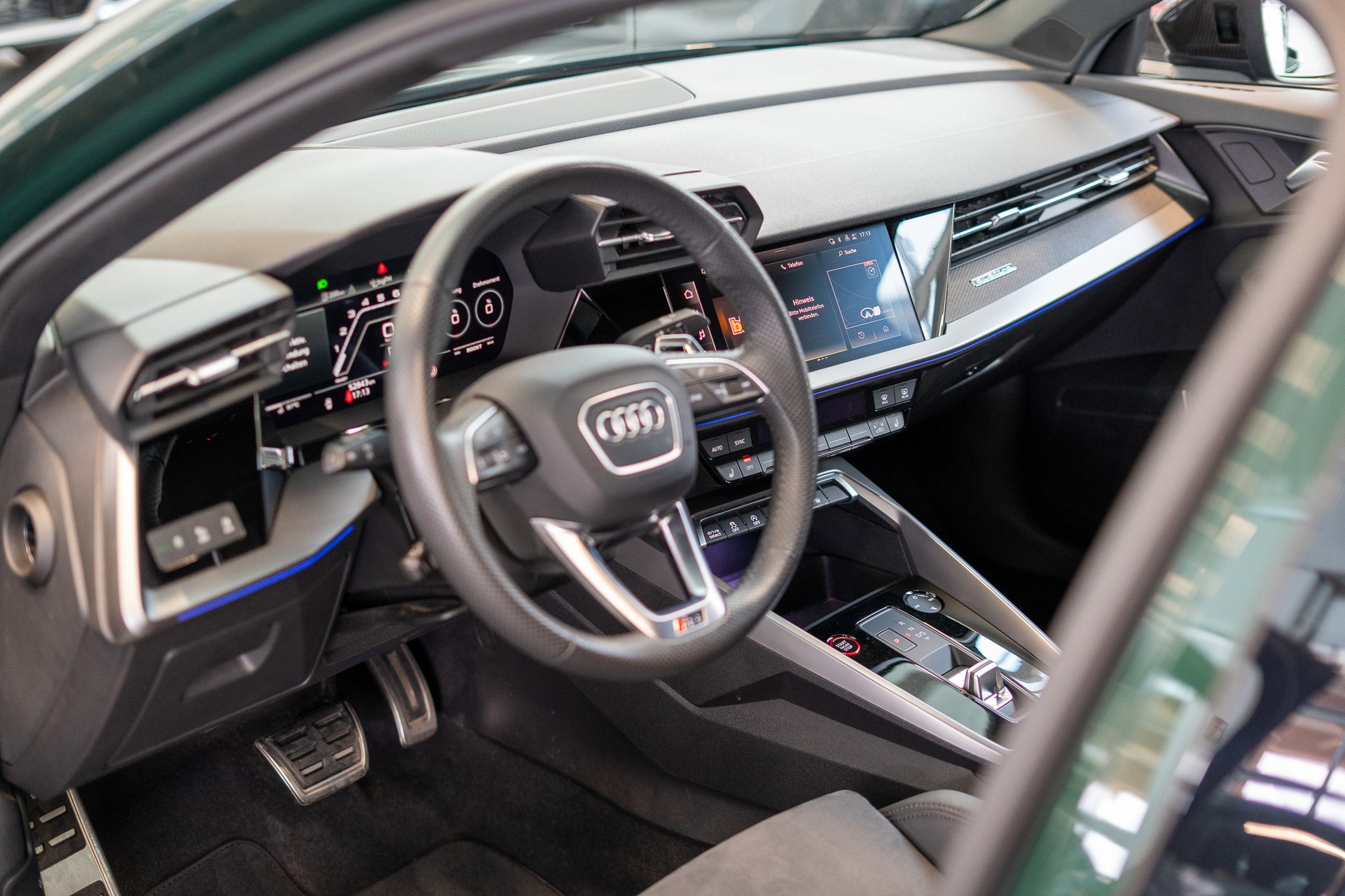 AUDI RS3 Limousine 2.5 TFSI quattro S-Tronic / Sportauspuff / Audi Individual / Sportsitze-image-8