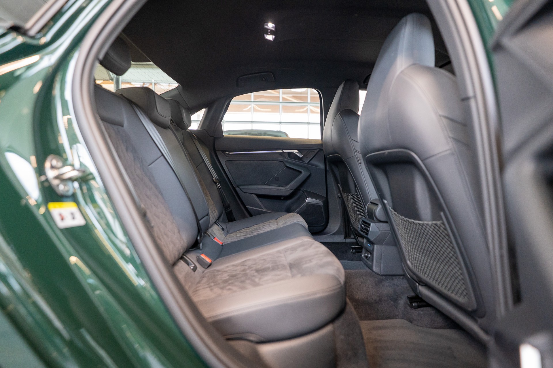 AUDI RS3 Limousine 2.5 TFSI quattro S-Tronic / Sportauspuff / Audi Individual / Sportsitze-image-11