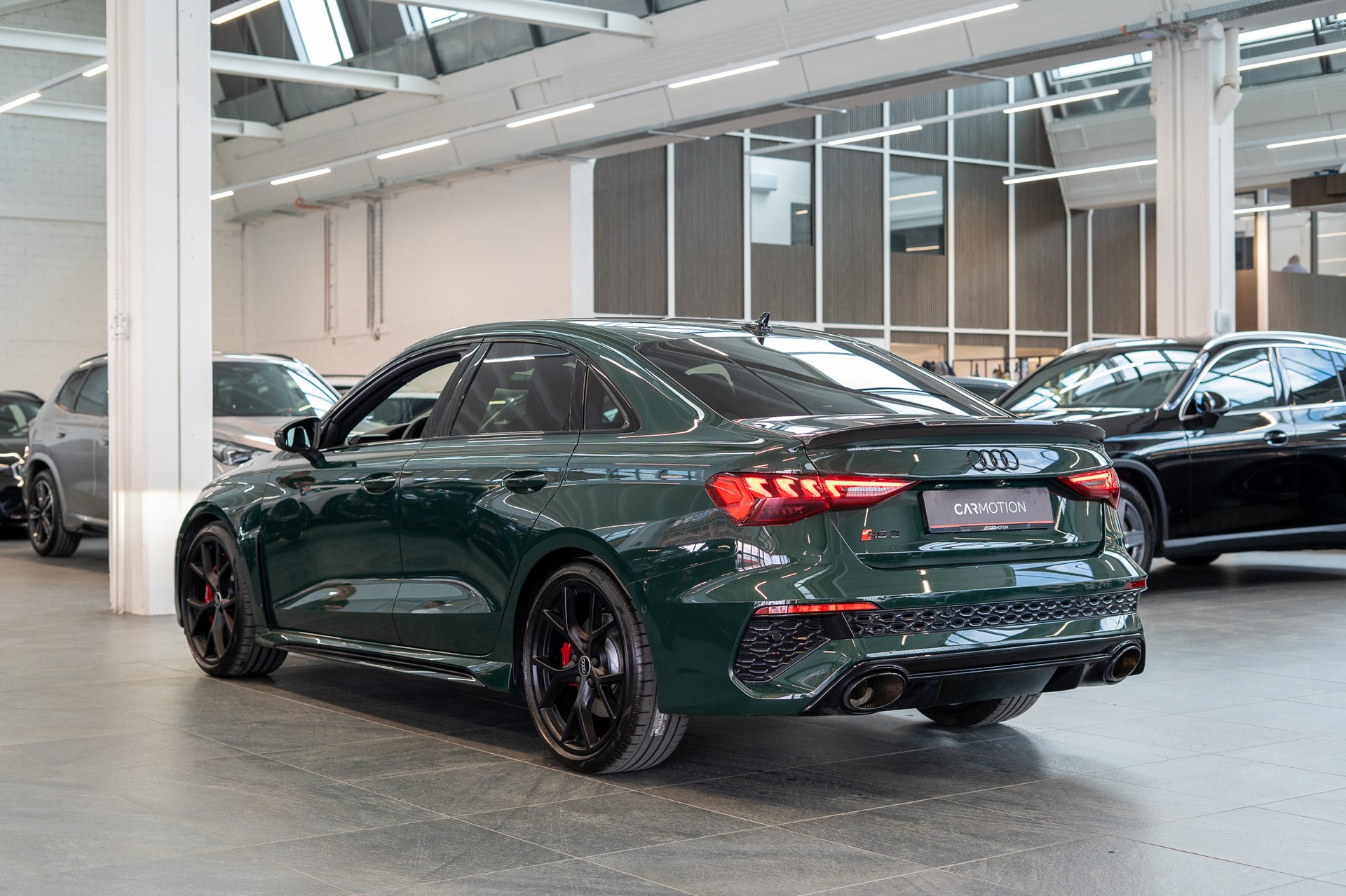 AUDI RS3 Limousine 2.5 TFSI quattro S-Tronic / Sportauspuff / Audi Individual / Sportsitze-image-3