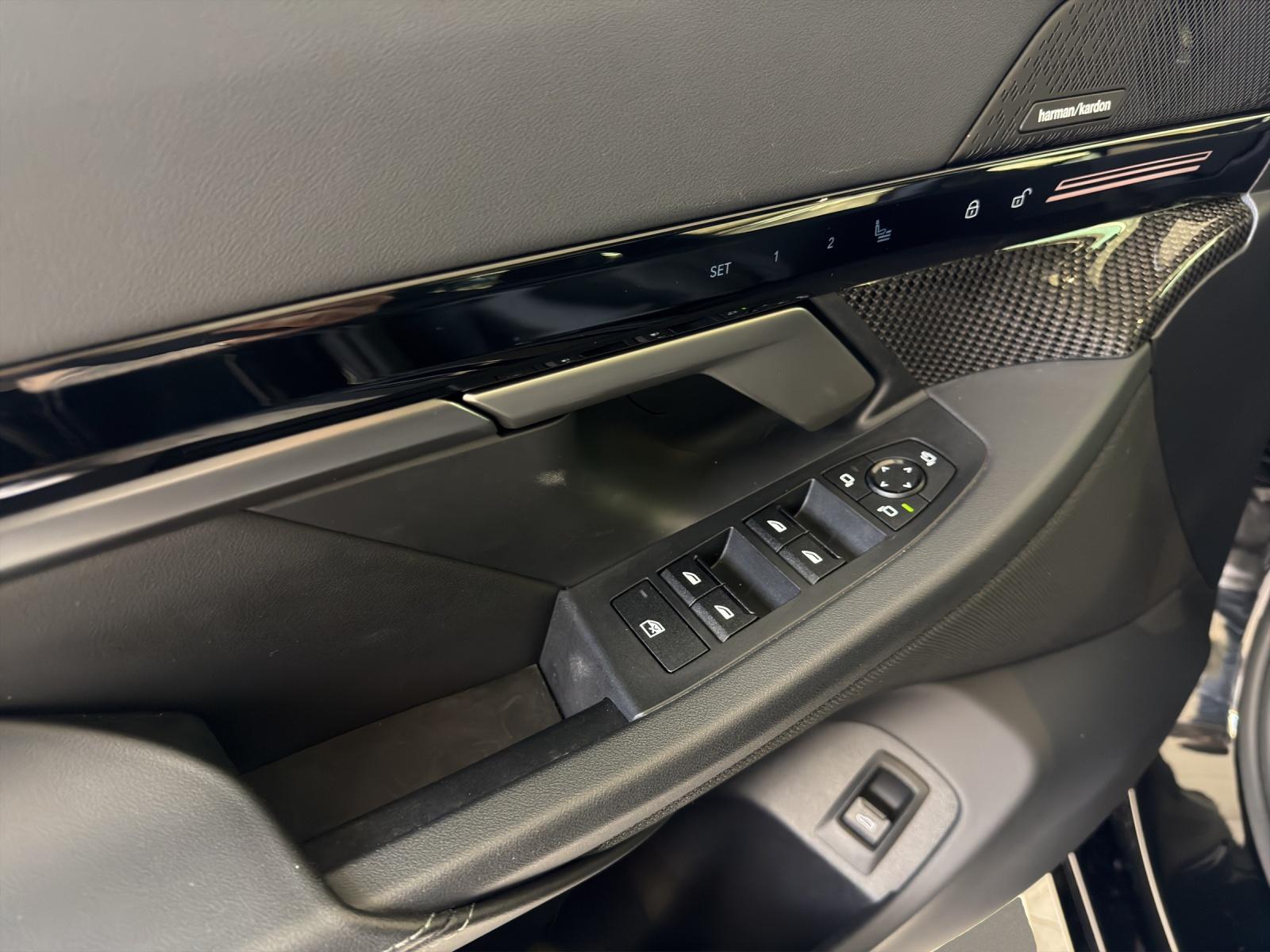 BMW 520d xDrive Touring M Sportpaket Pro-image-13