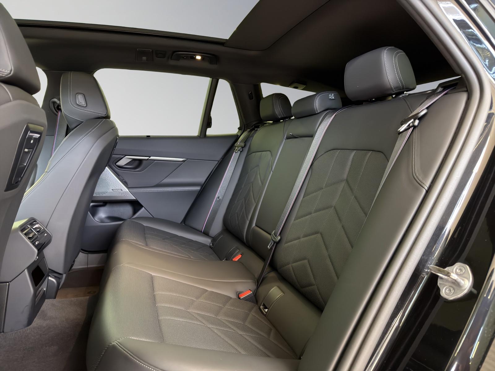 BMW 520d xDrive Touring M Sportpaket Pro-image-14