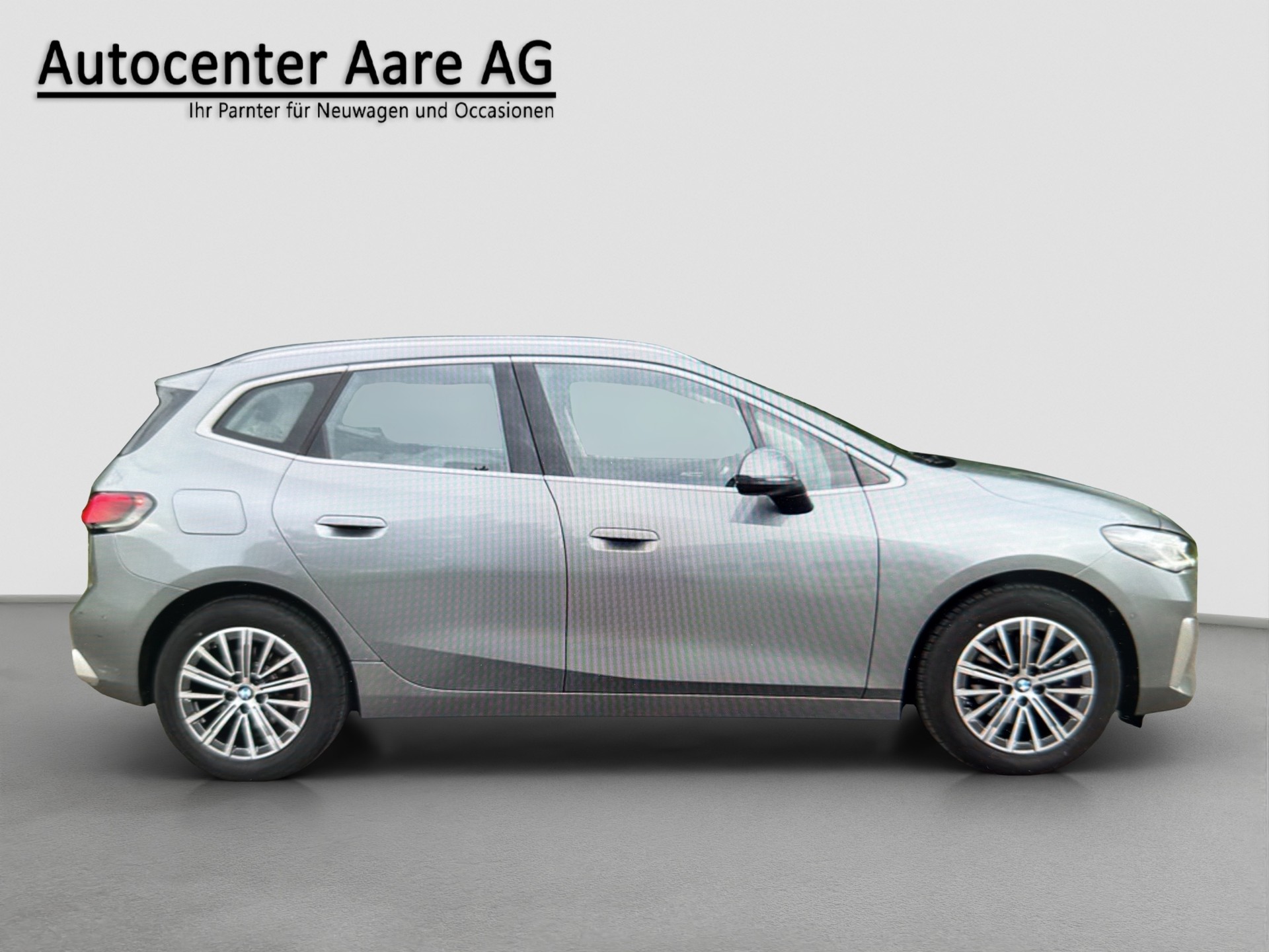 BMW 218d Active Tourer-image-1