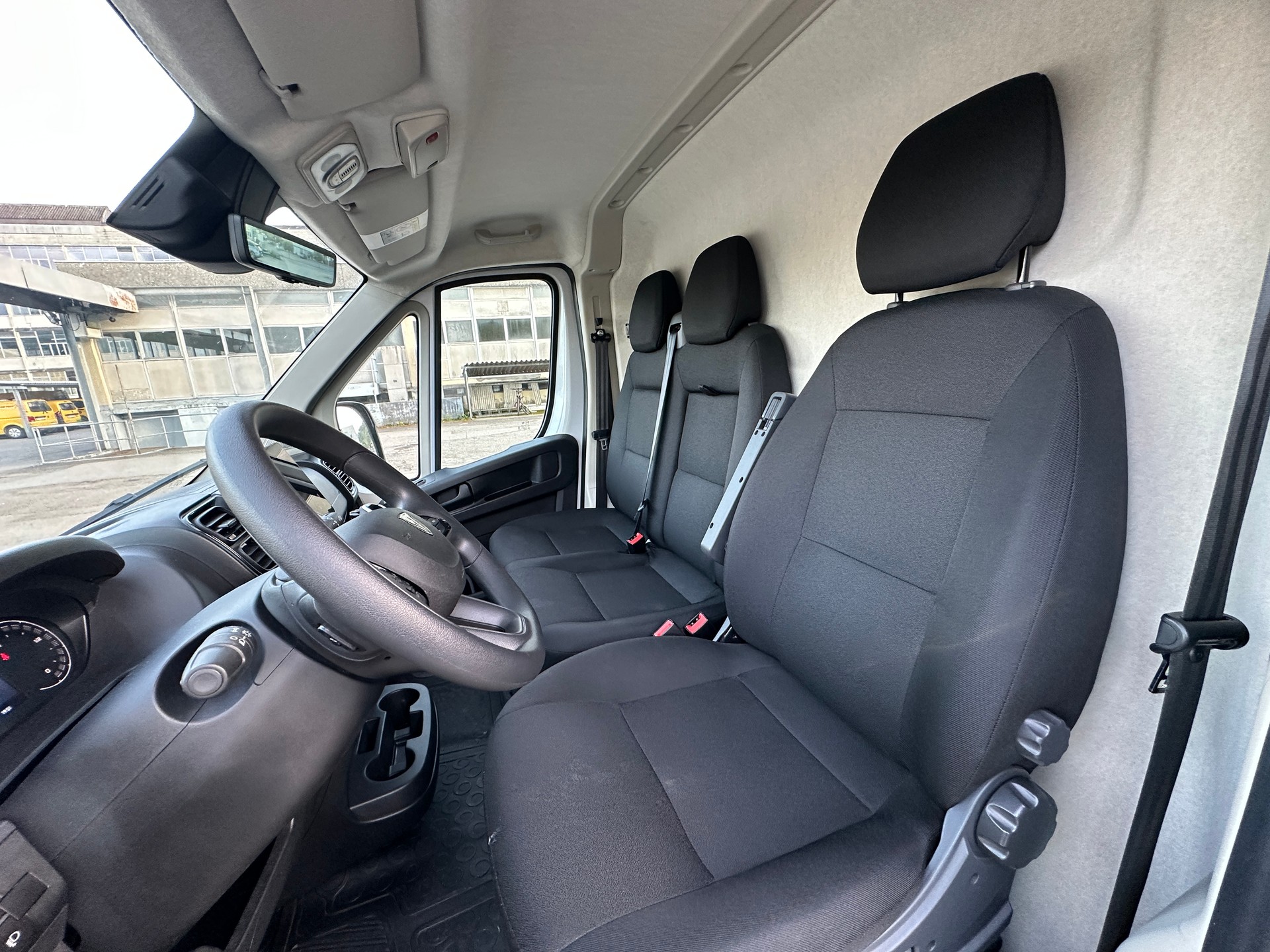 PEUGEOT 2.2 BlueHDi 140 S/S L3H2-image-17