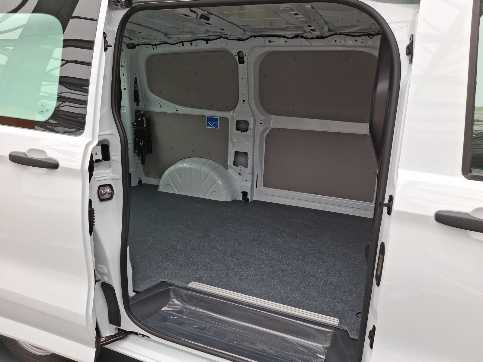 VW Transporter 2.0 TDI-image-11