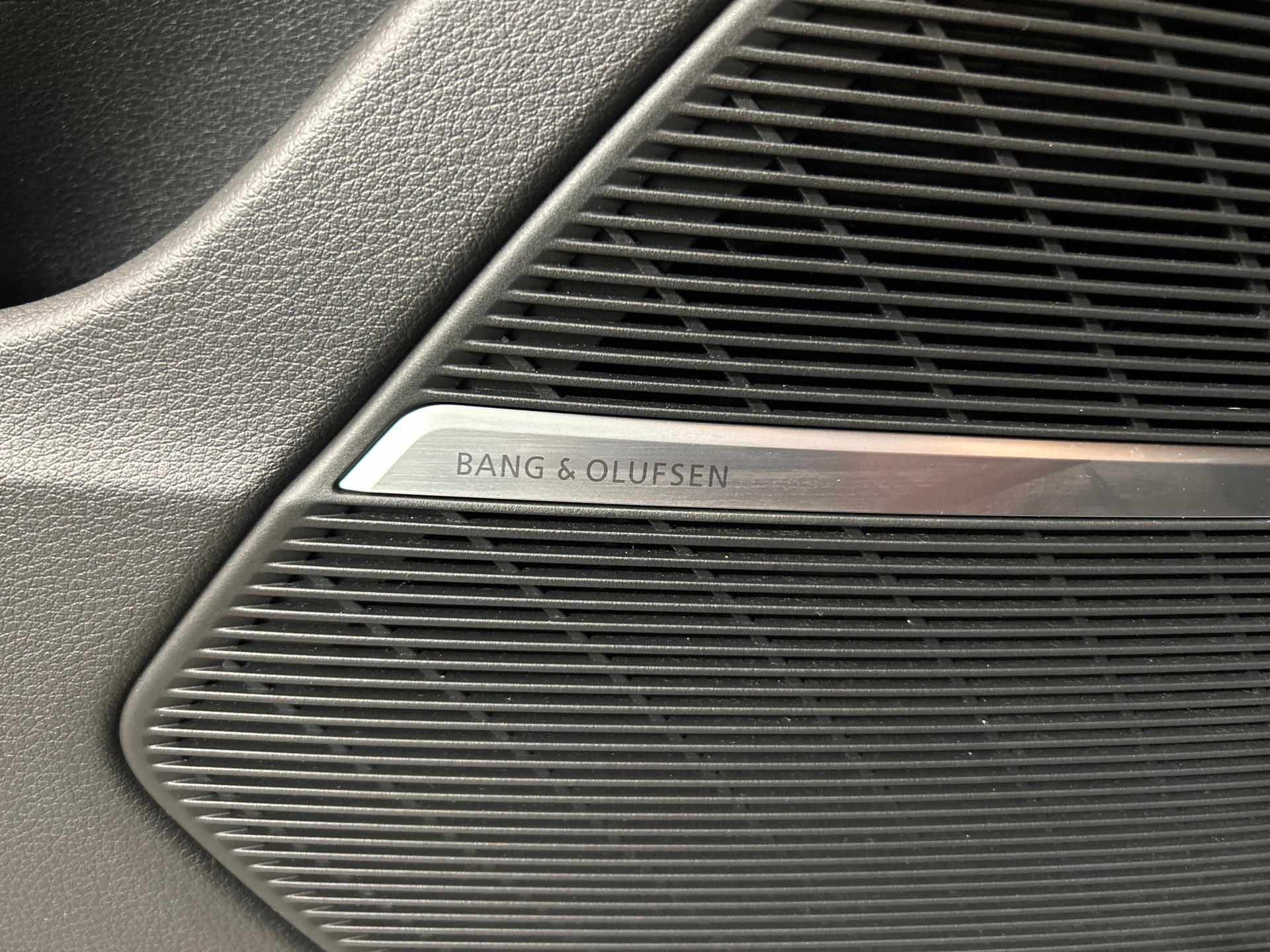 AUDI Q8 3.0 45 TDI Black Edition quattro T-Tronic-image-15
