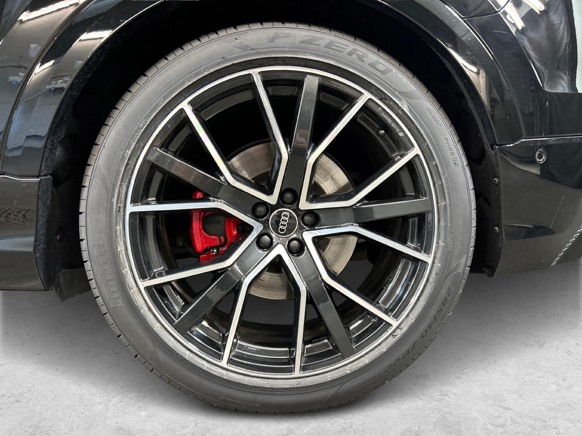 AUDI Q8 3.0 45 TDI Black Edition quattro T-Tronic-image-11