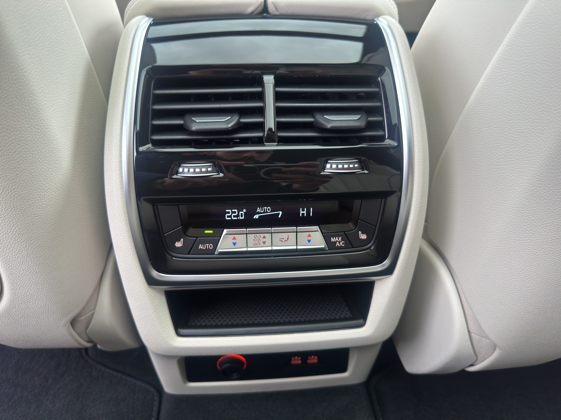 BMW X7 xDrive 48V 40i M Sport Pro (CH) INDIVIDUAL-image-25