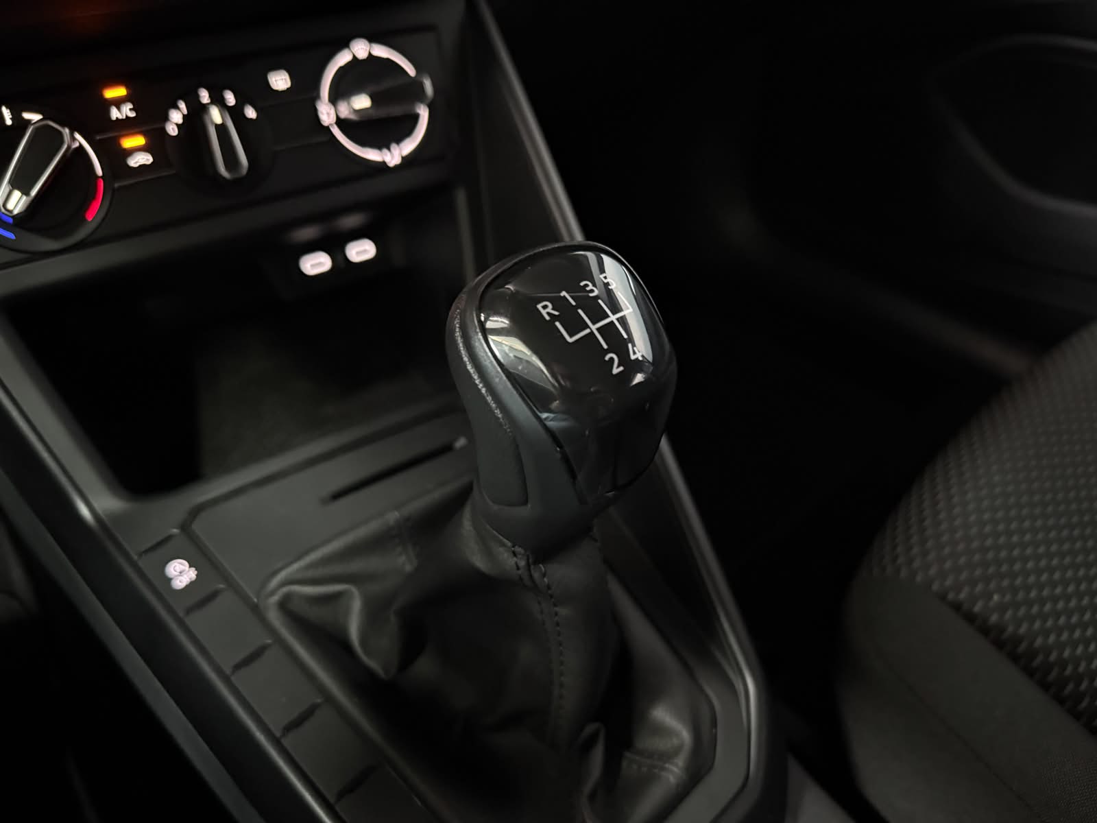 VW Polo 1.0 TSI Life-image-17
