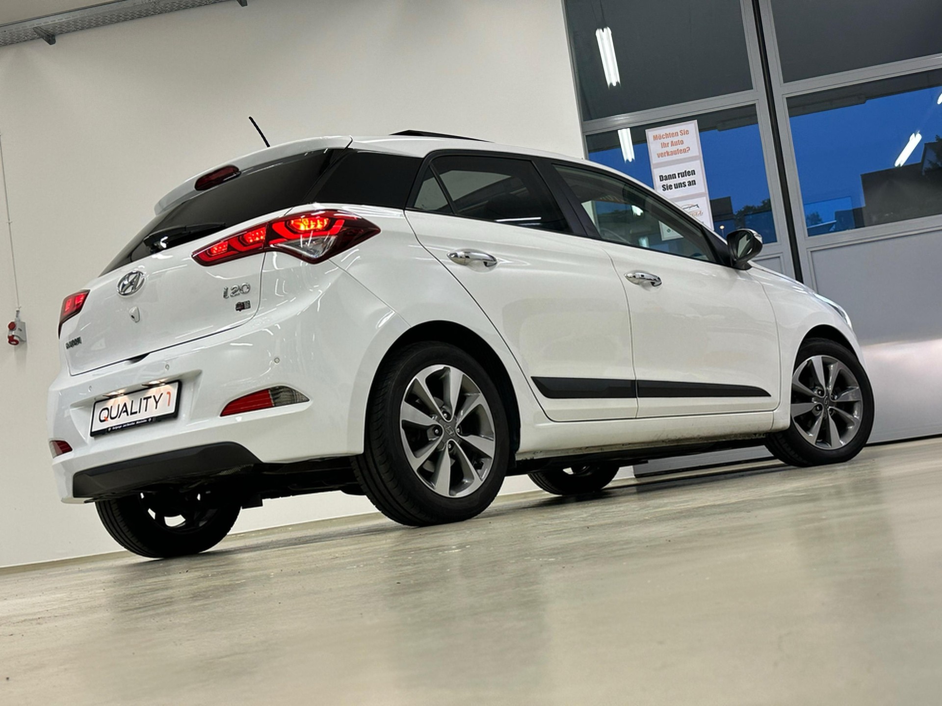 HYUNDAI i20 1.4 Vertex-image-9