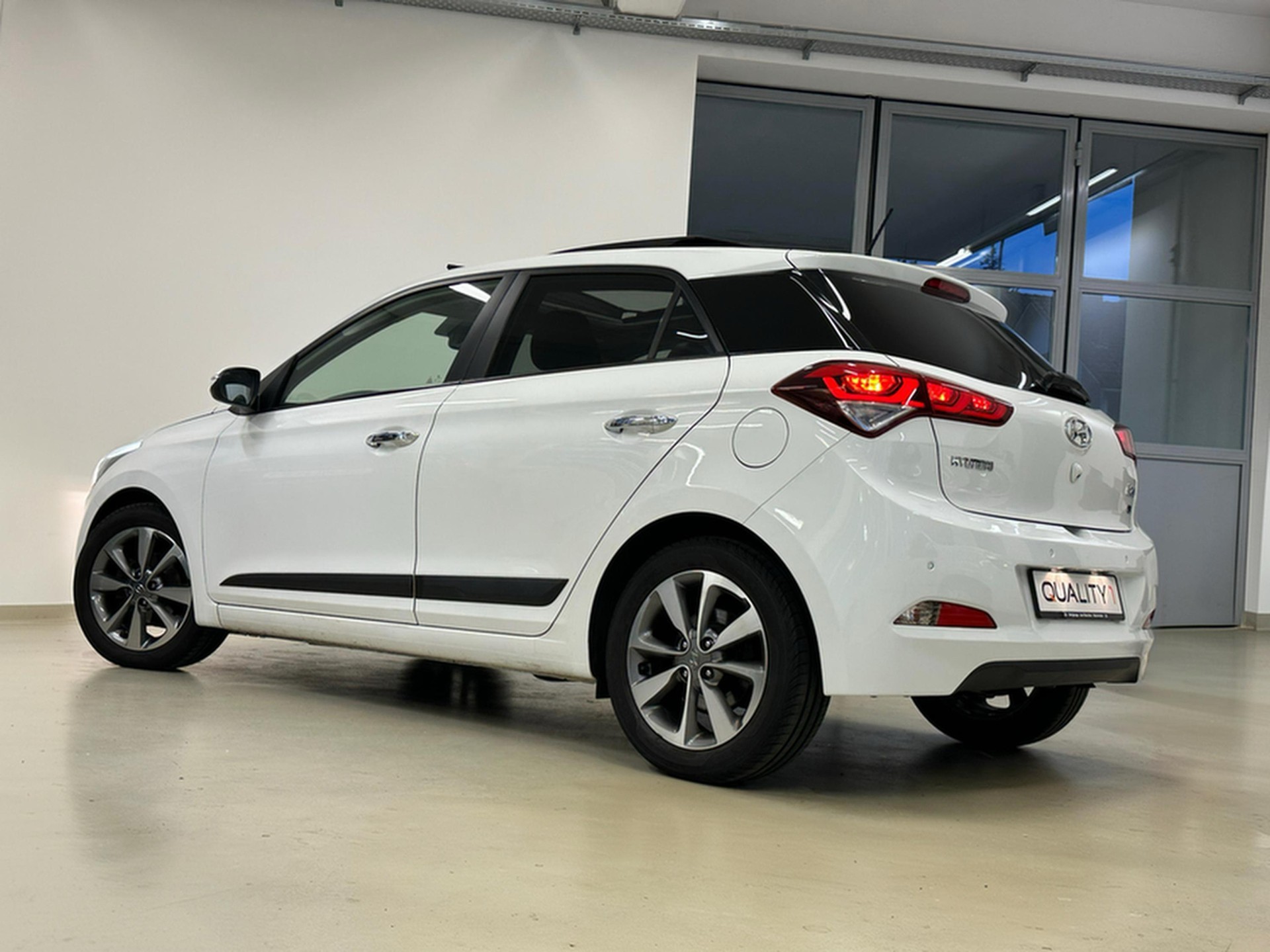 HYUNDAI i20 1.4 Vertex-image-10
