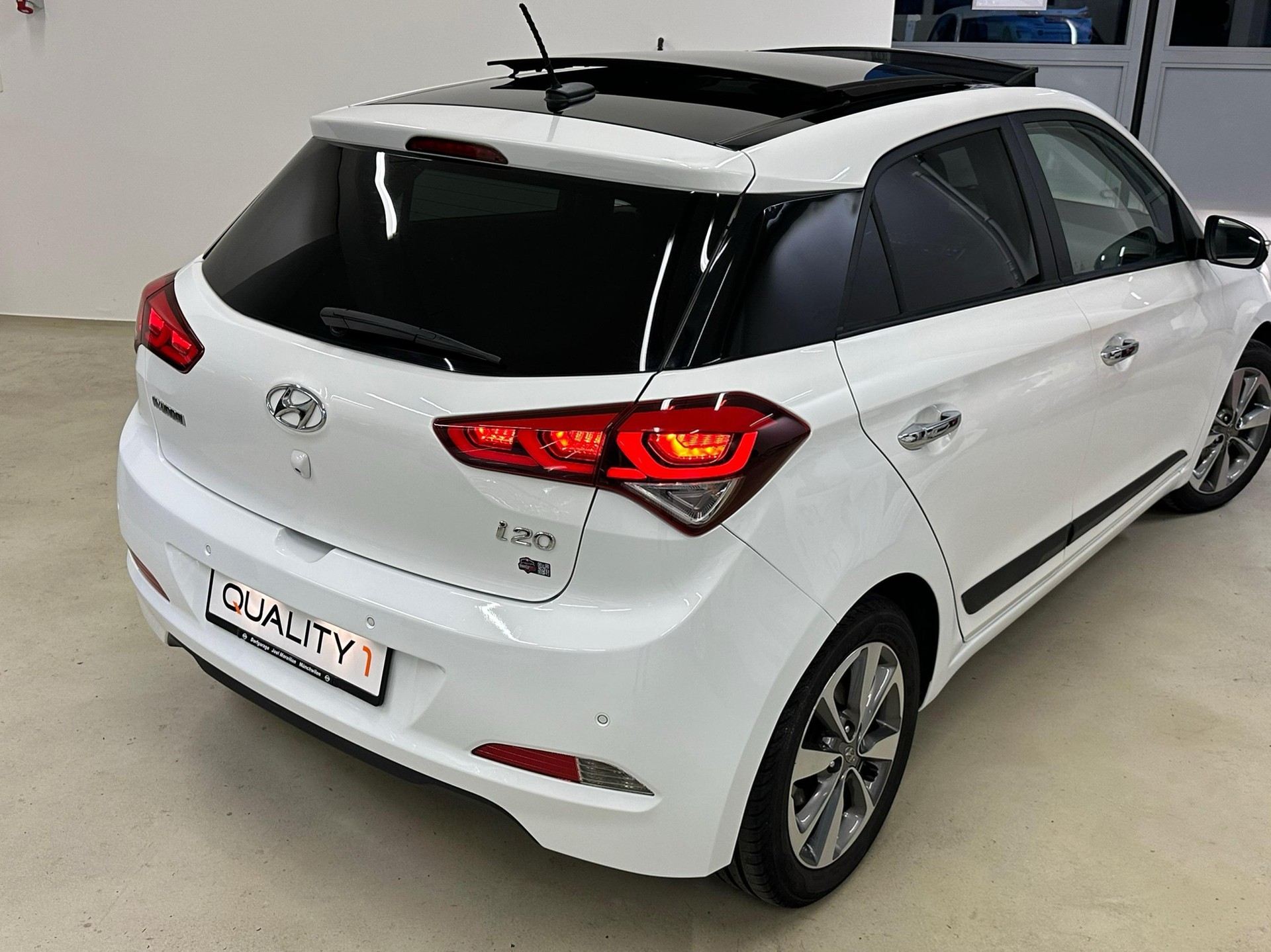 HYUNDAI i20 1.4 Vertex-image-13