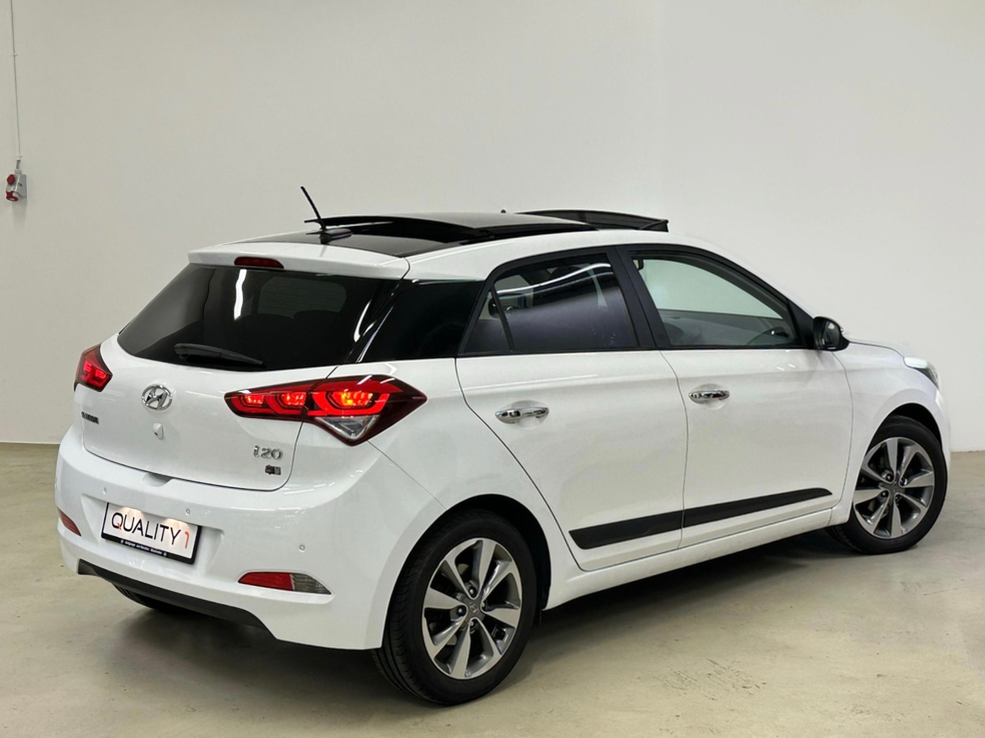 HYUNDAI i20 1.4 Vertex-image-15