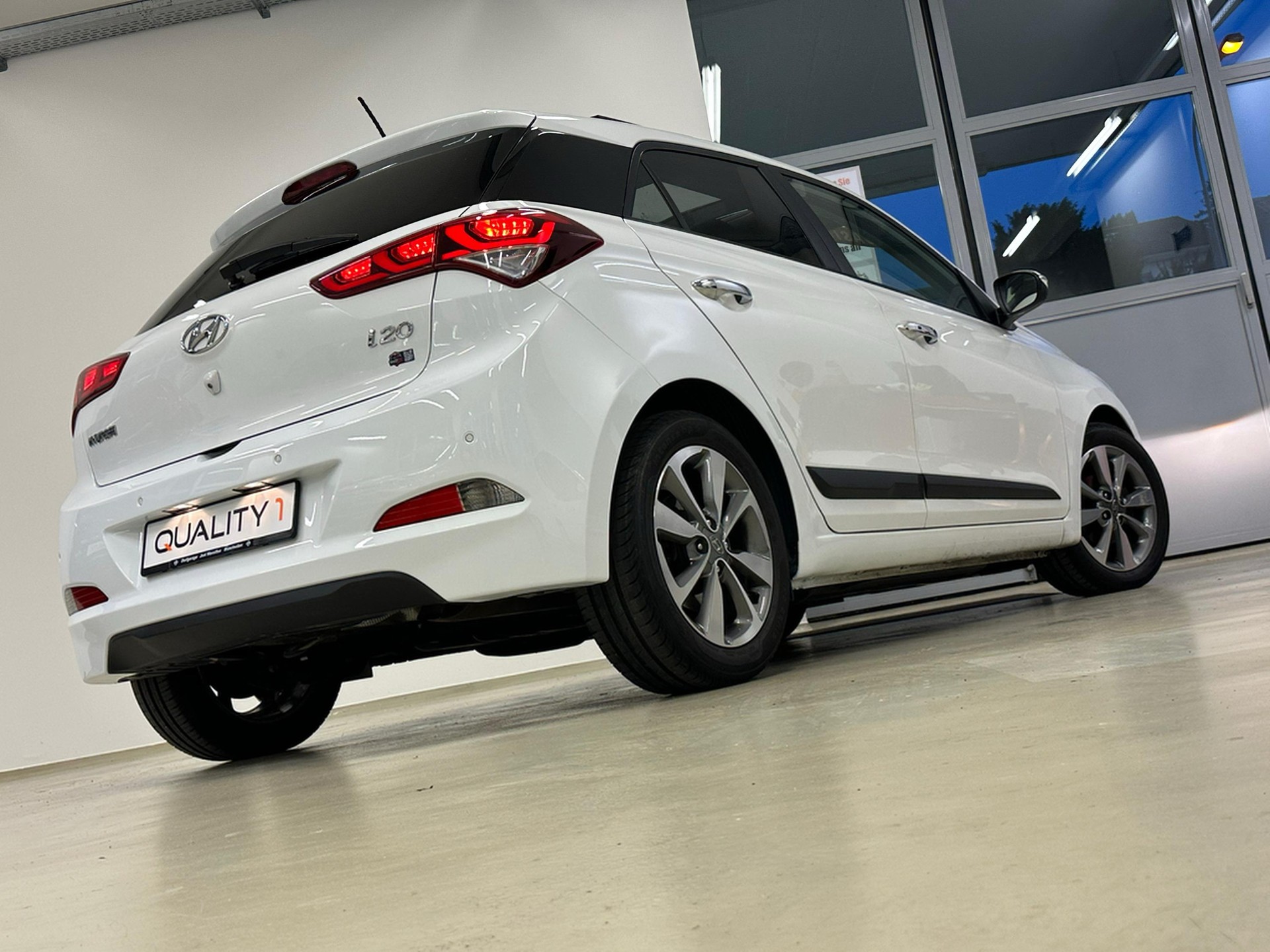 HYUNDAI i20 1.4 Vertex-image-7
