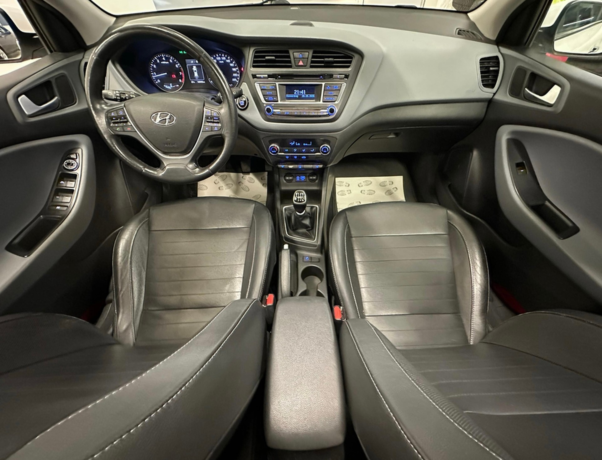 HYUNDAI i20 1.4 Vertex-image-19