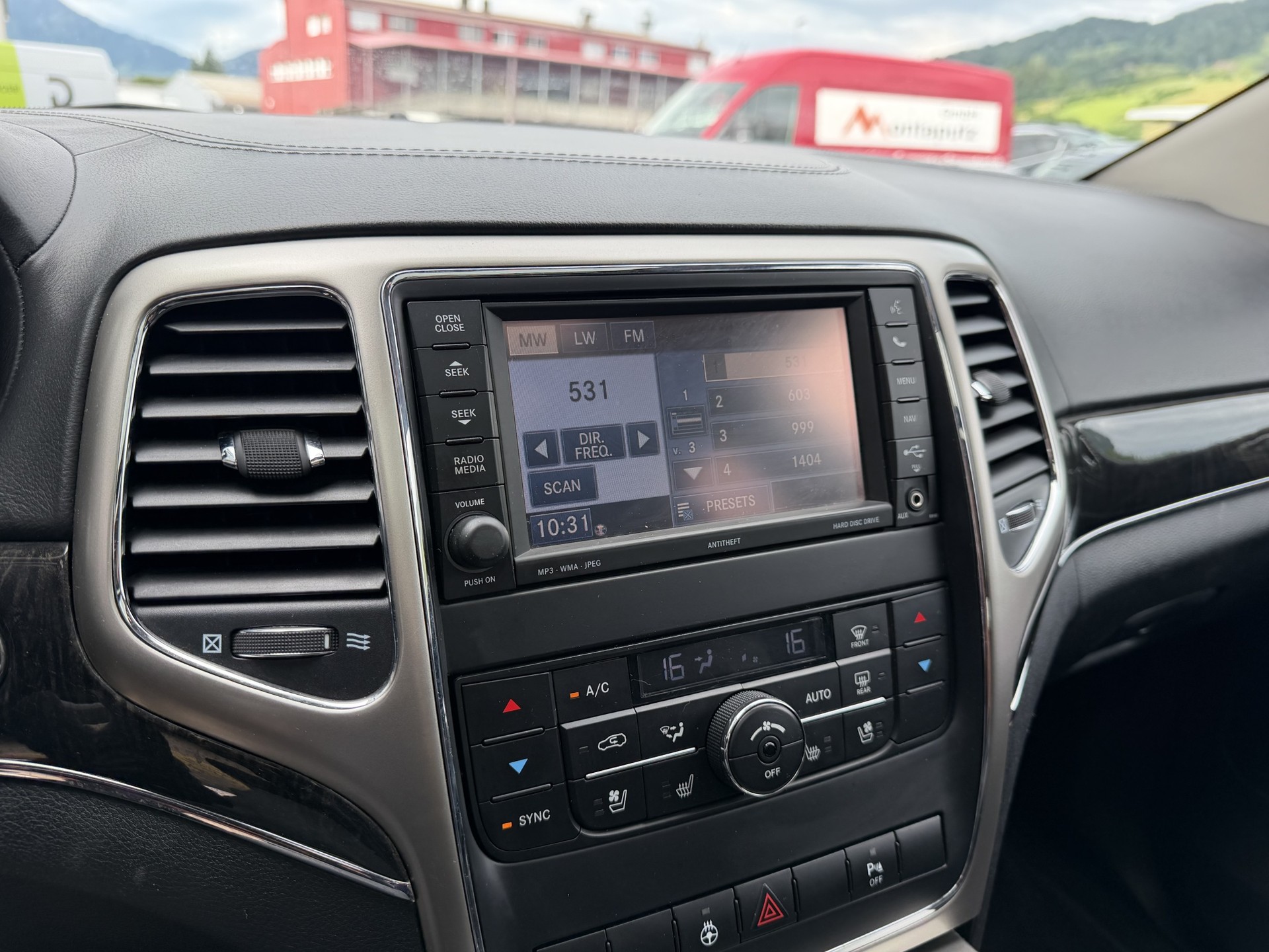 JEEP Grand Cherokee 3.0 CRD Overland Automatic-image-14