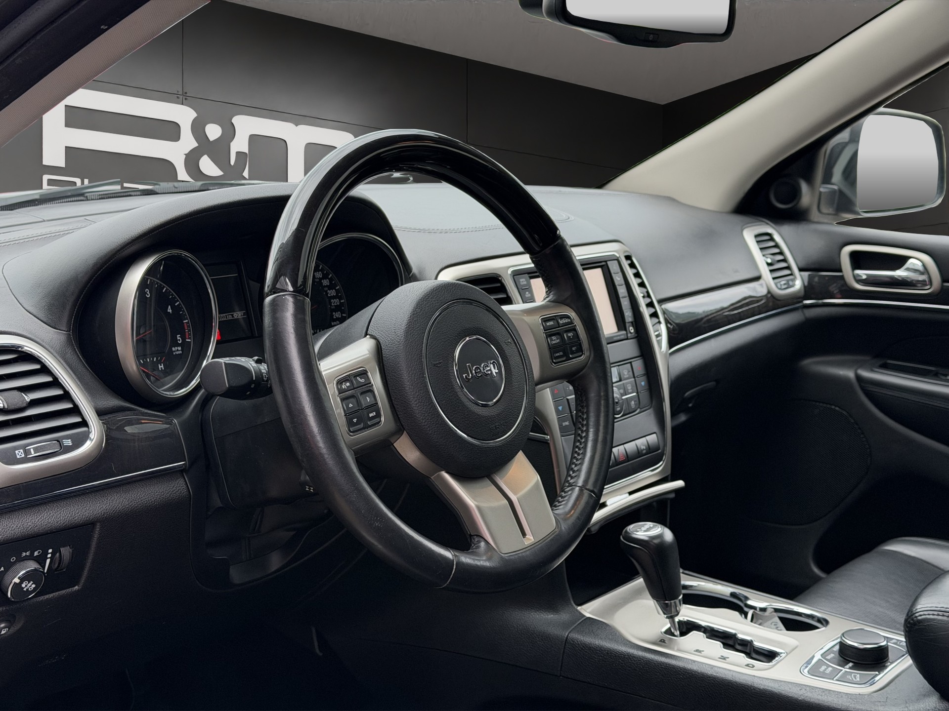 JEEP Grand Cherokee 3.0 CRD Overland Automatic-image-7