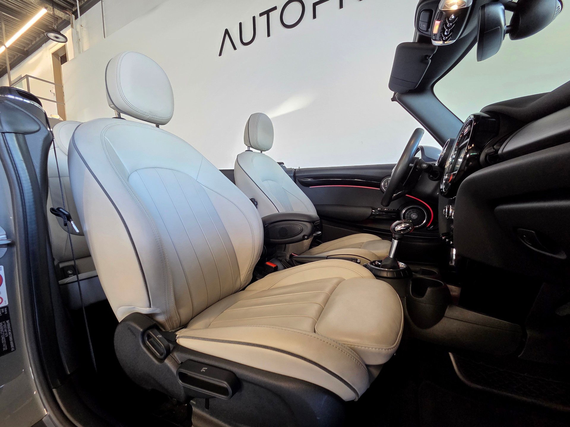 MINI Cabrio F57 2.0i Cooper S SAG-image-9