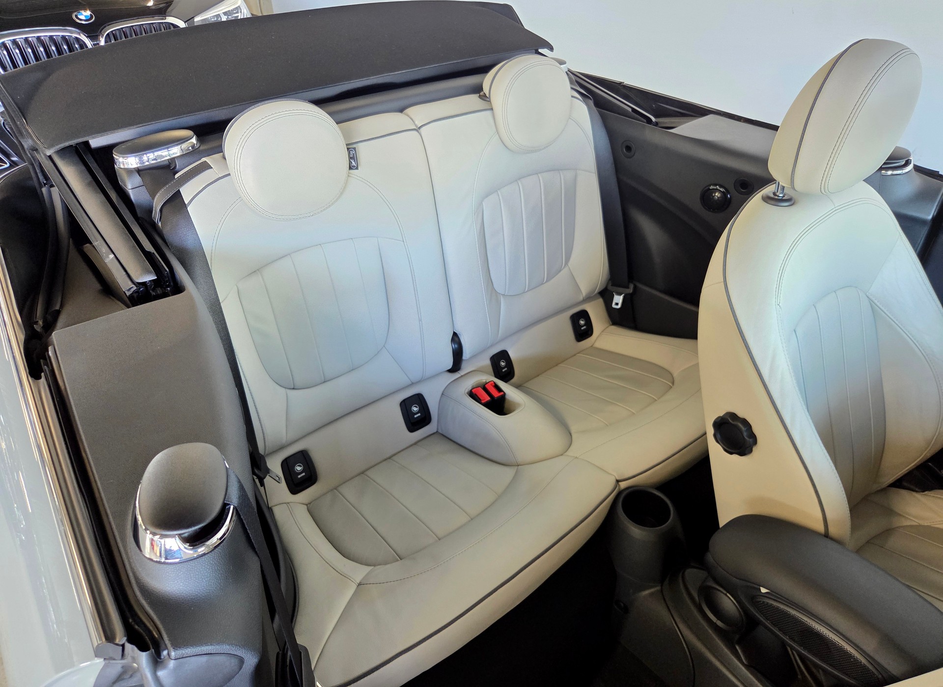 MINI Cabrio F57 2.0i Cooper S SAG-image-23