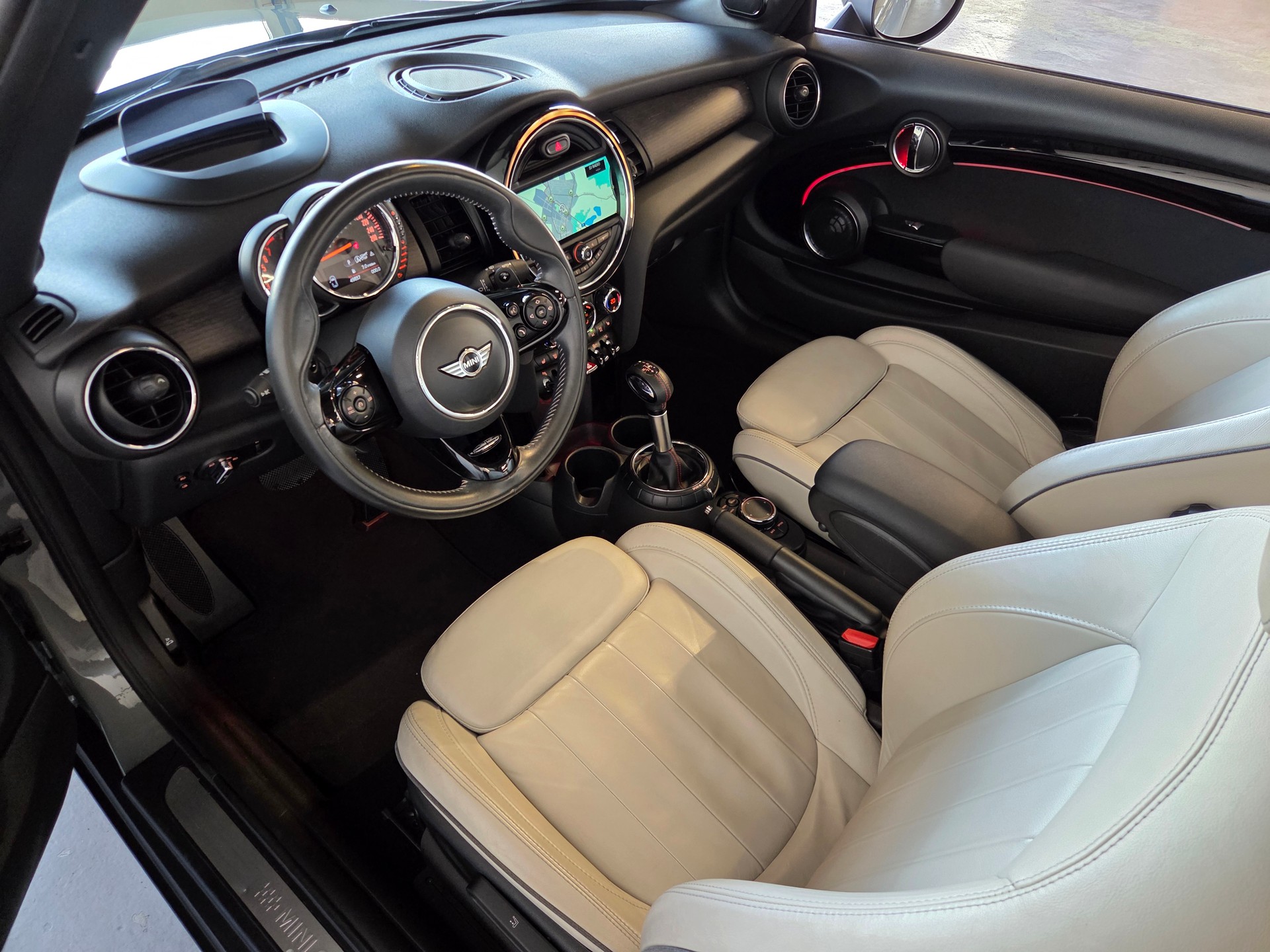 MINI Cabrio F57 2.0i Cooper S SAG-image-5