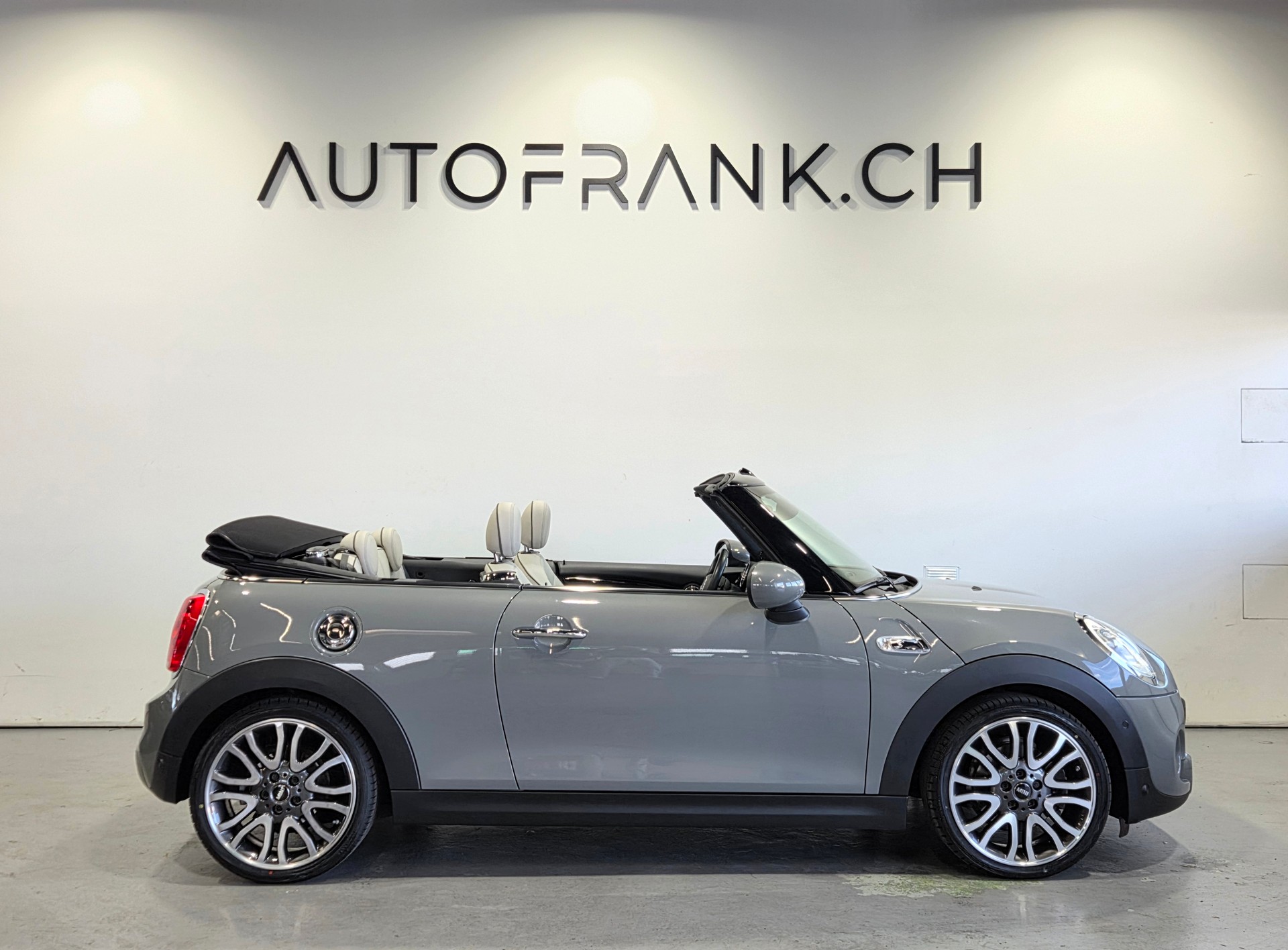 MINI Cabrio F57 2.0i Cooper S SAG-showroom-element-1