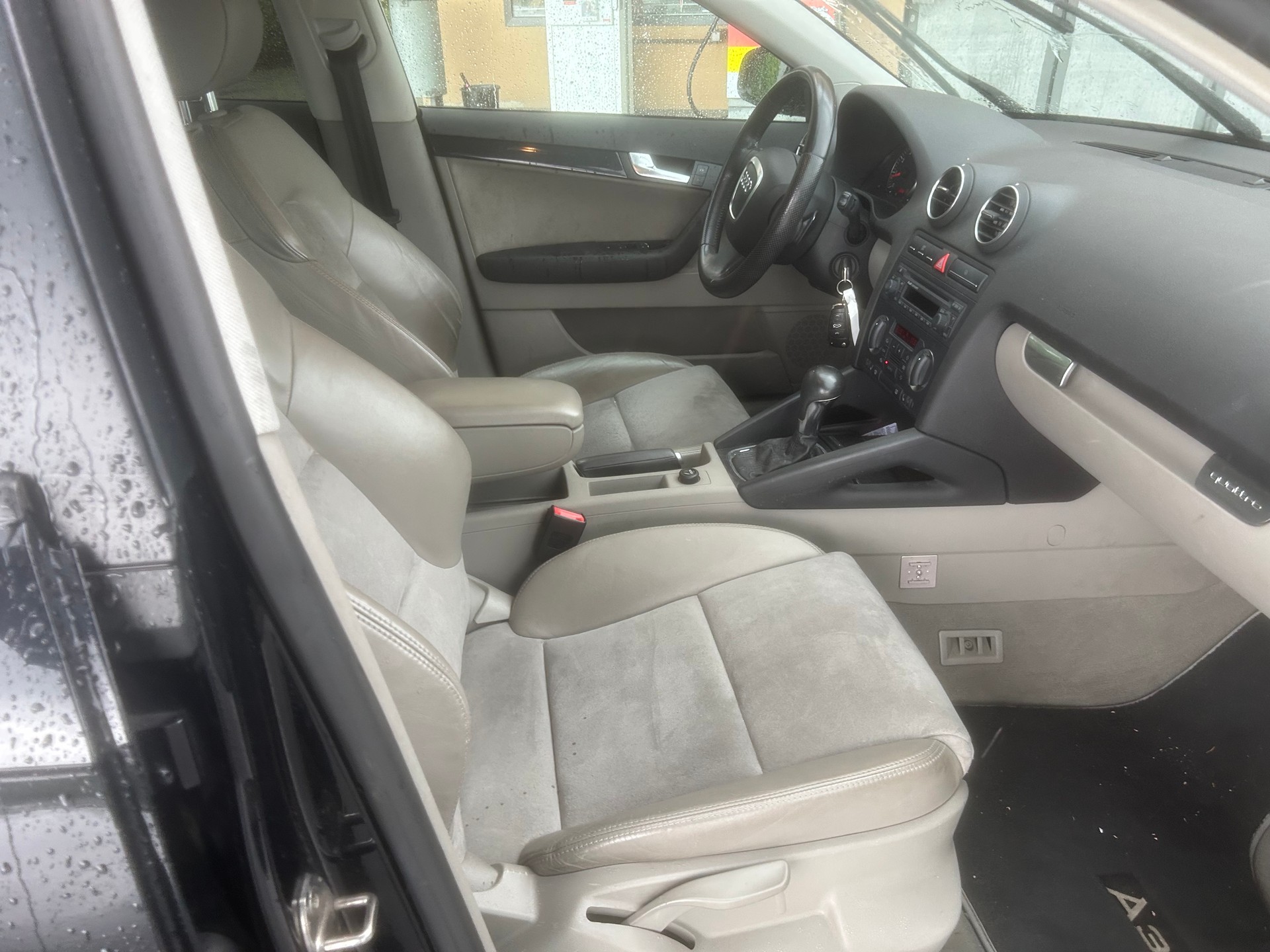 AUDI A3 Sportback 3.2 V6 Ambition quattro-image-6