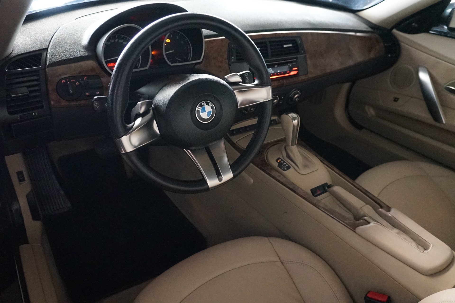 BMW Z4 3.0si Coupé 265PS Automat-image-11