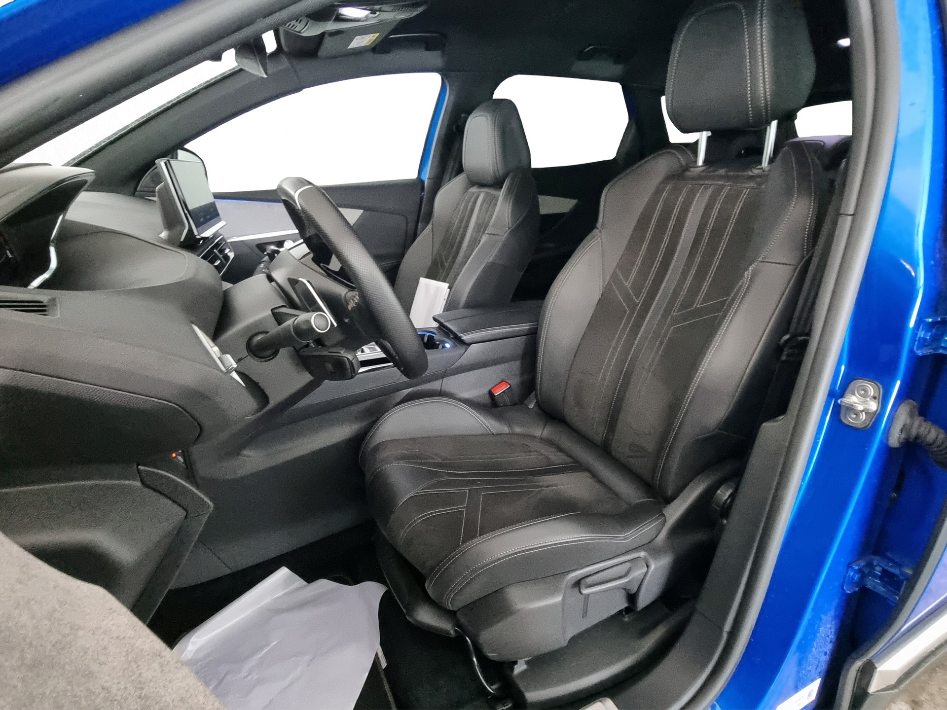 PEUGEOT 3008 1.2 STT GT-Line-image-5