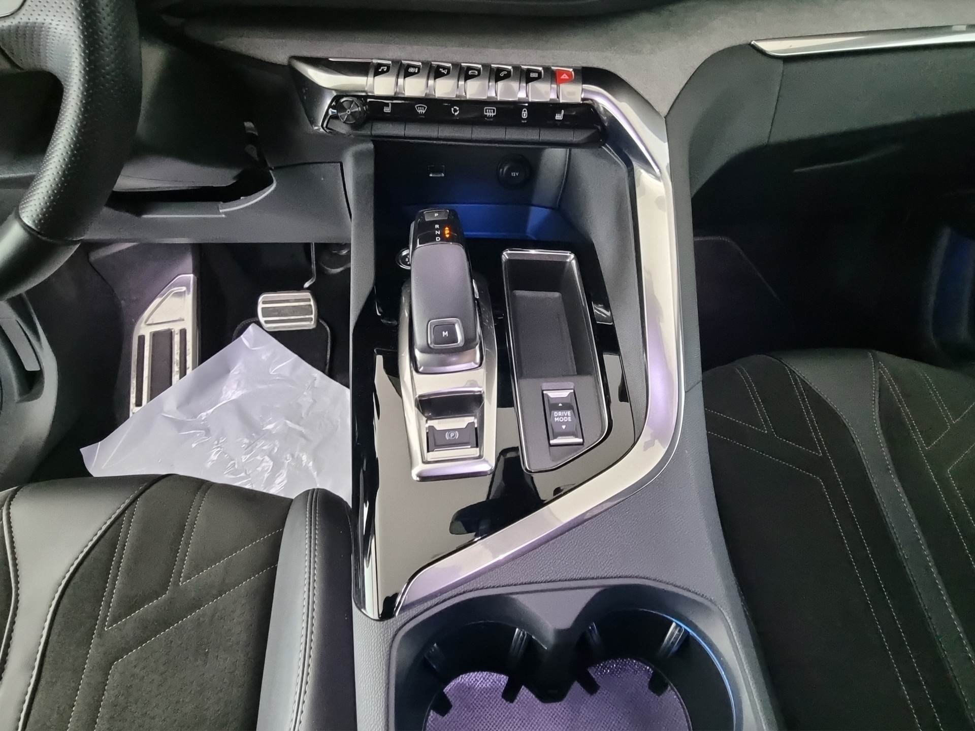 PEUGEOT 3008 1.2 STT GT-Line-image-9