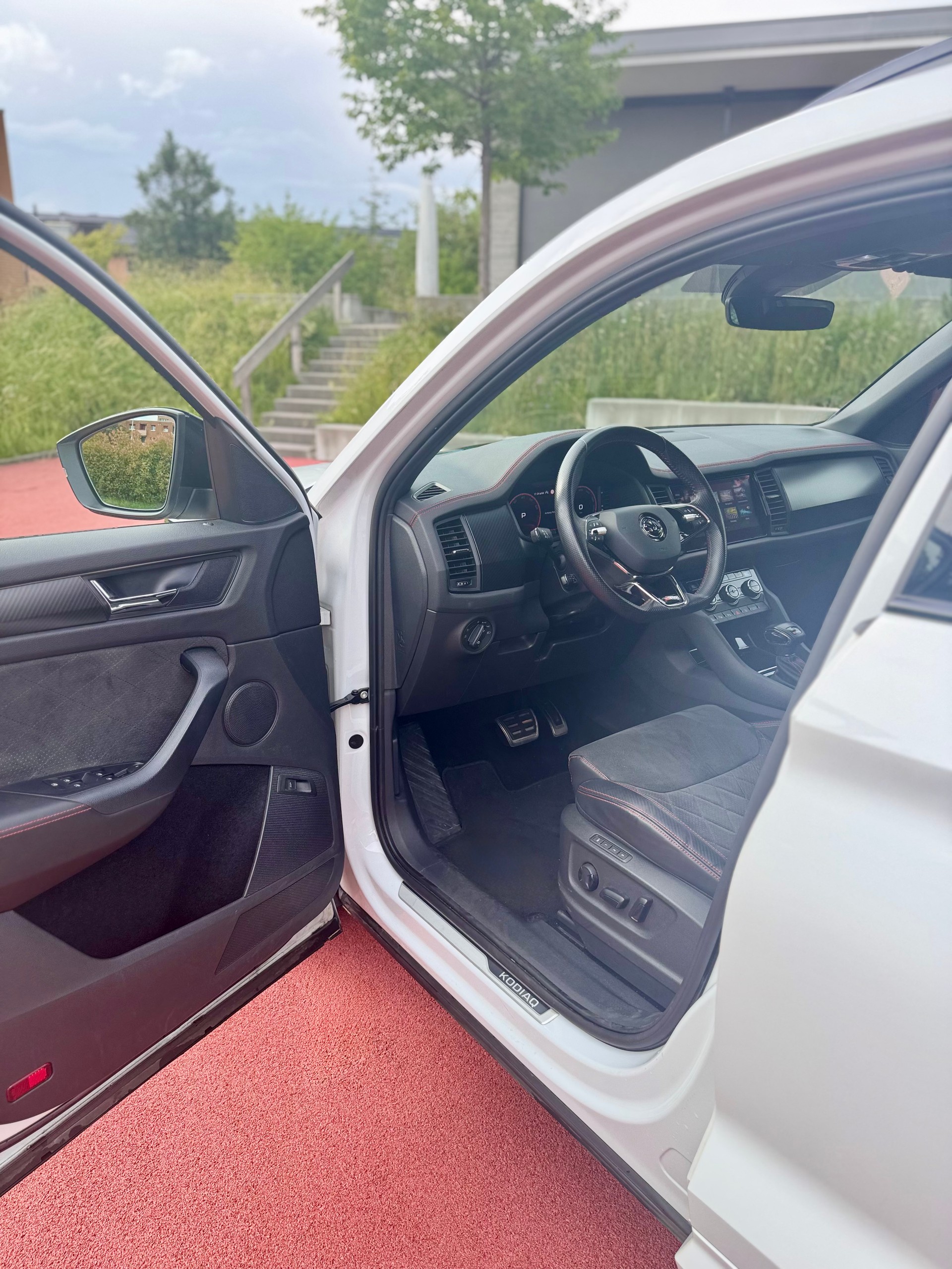 SKODA Kodiaq 2.0 TSI 4x4 RS-image-9