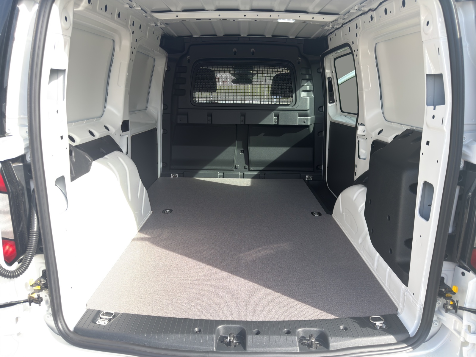 VW Caddy Cargo Entry Maxi 1.5eHy 150 DSG-image-12