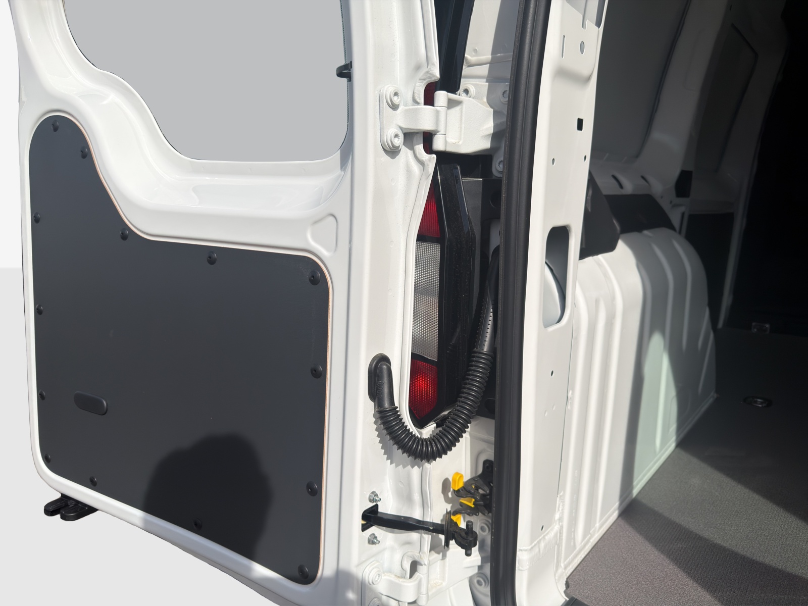 VW Caddy Cargo Entry Maxi 1.5eHy 150 DSG-image-14