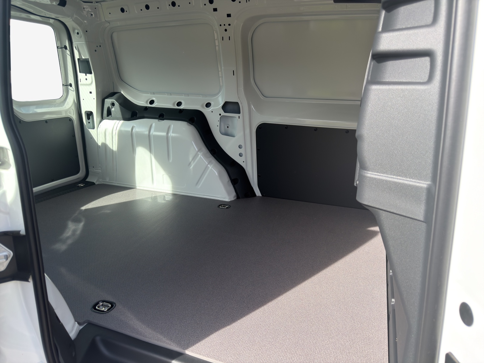 VW Caddy Cargo Entry Maxi 1.5eHy 150 DSG-image-13