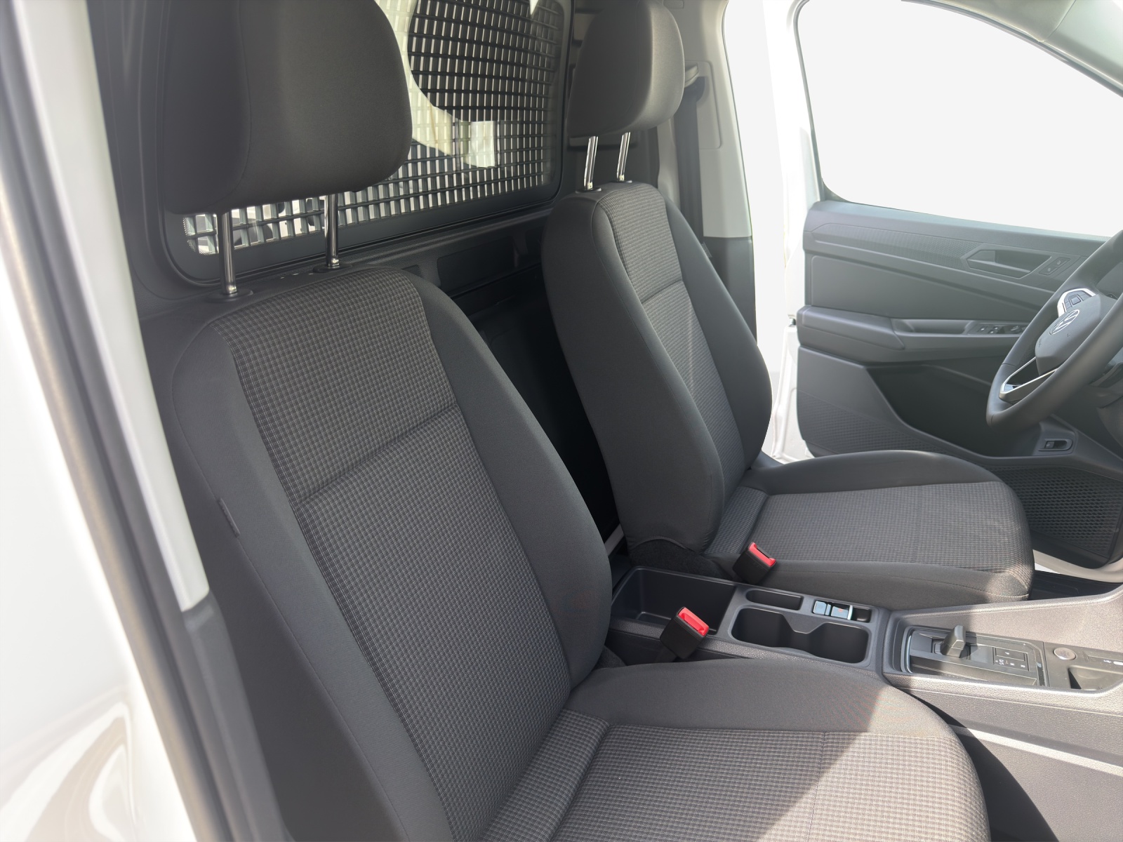 VW Caddy Cargo Entry Maxi 1.5eHy 150 DSG-image-11